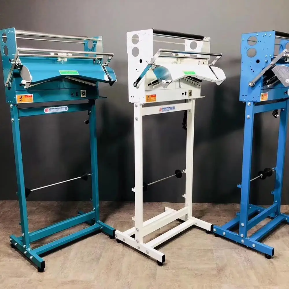 Clothes packing machine