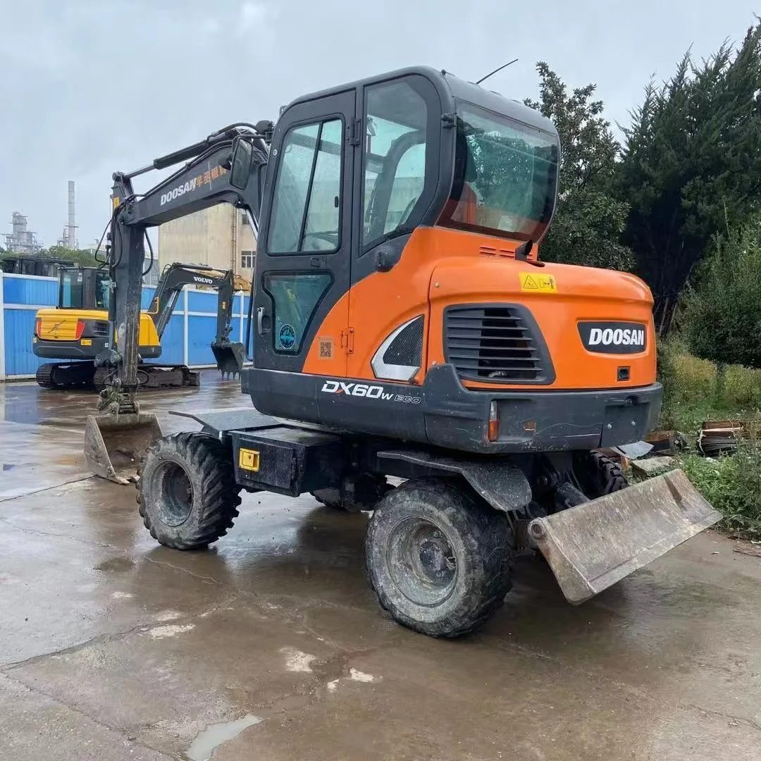 Second Hand 5 Ton 6T DOOSAN DX60W Used Wheel Digger DH60 DX60 DX220 DX225 DX300 Excavator for sale