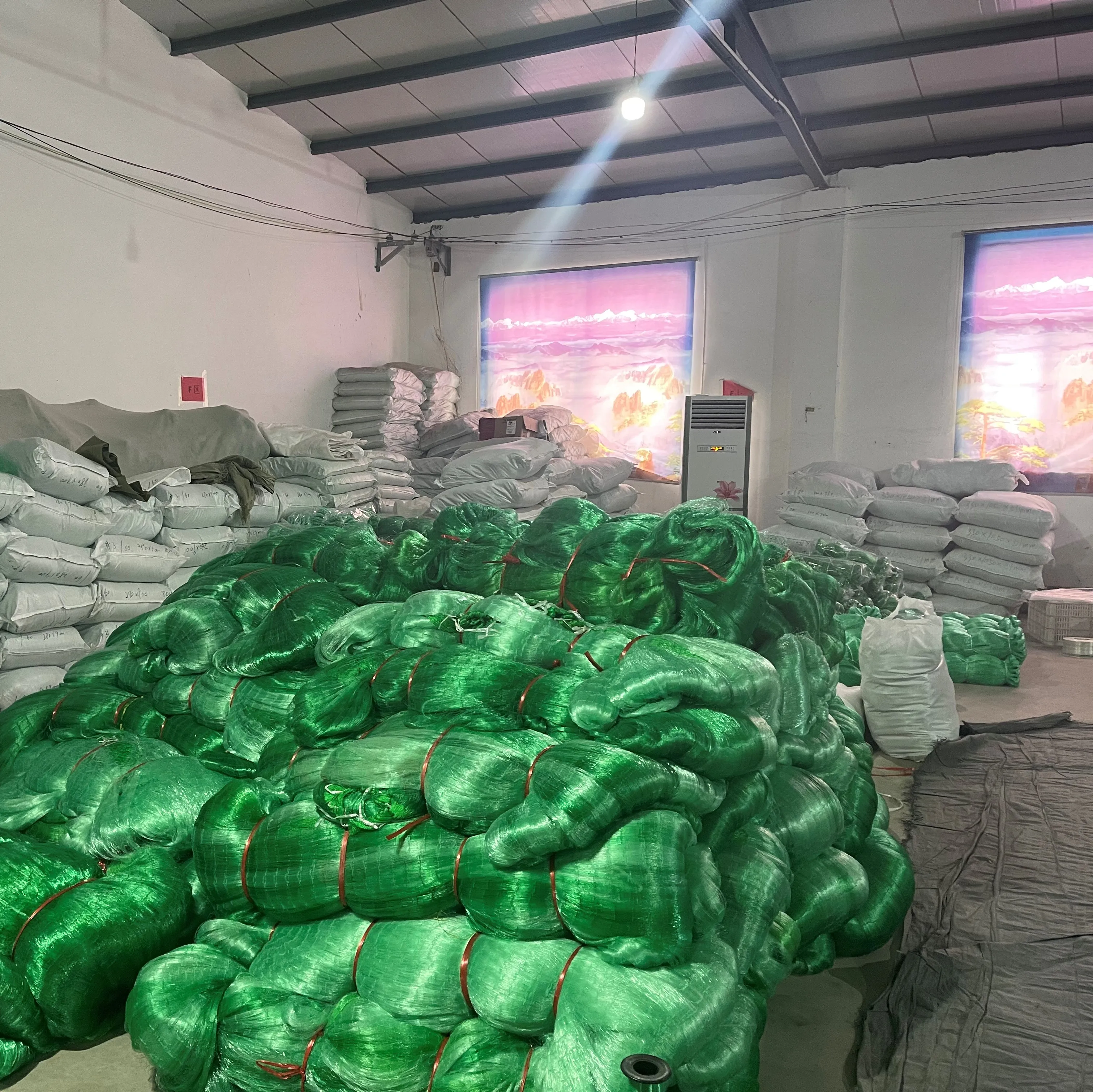 Single knot fishing net for  catching fish