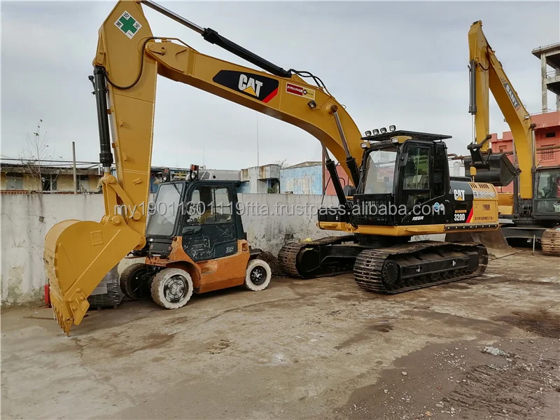 CAT 320D  (6).jpg