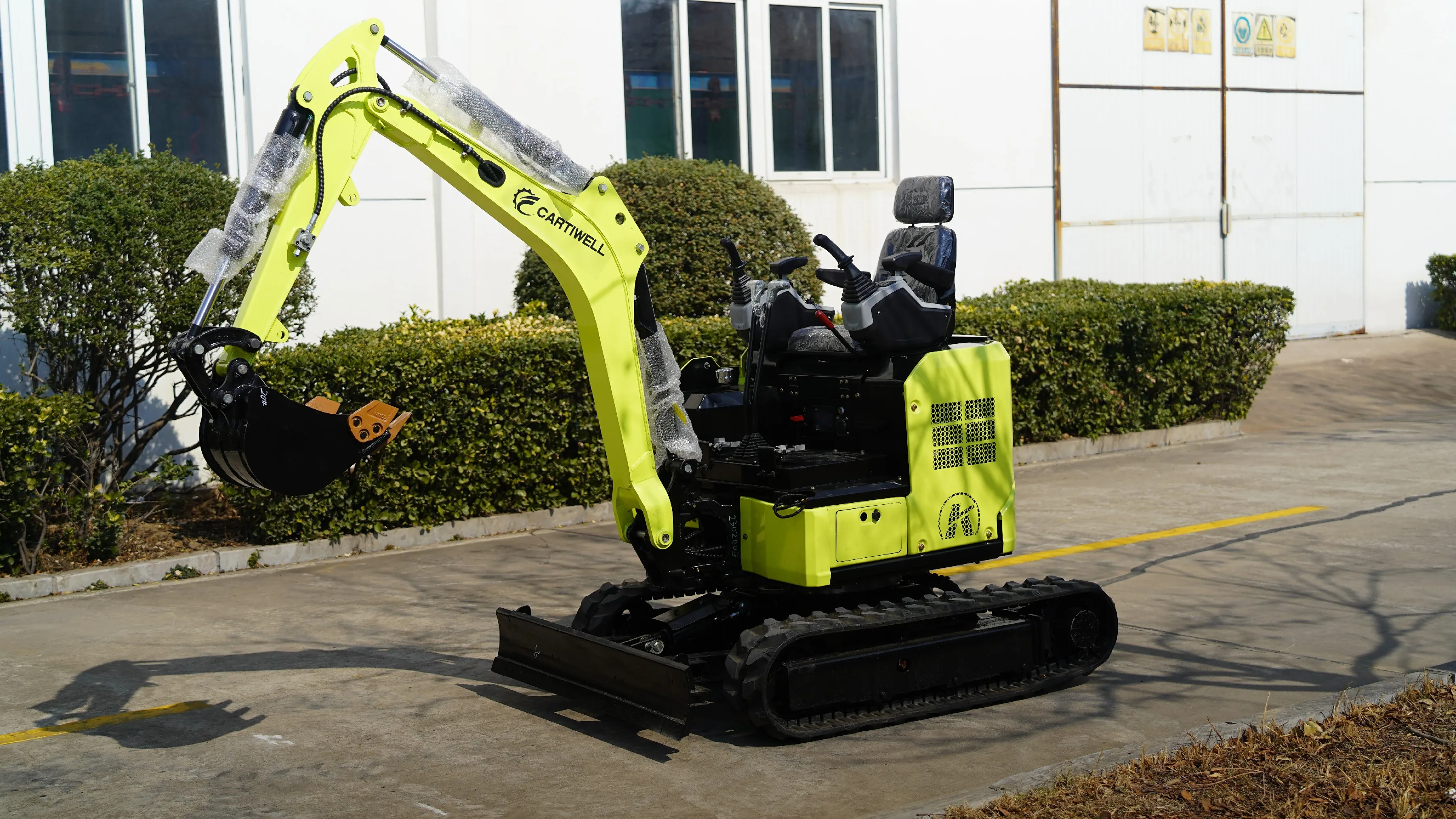 HOT SALE in North America and Europe Free Shipping Mini Electric Excavator  Free Excavator Accessories and Small Trailer