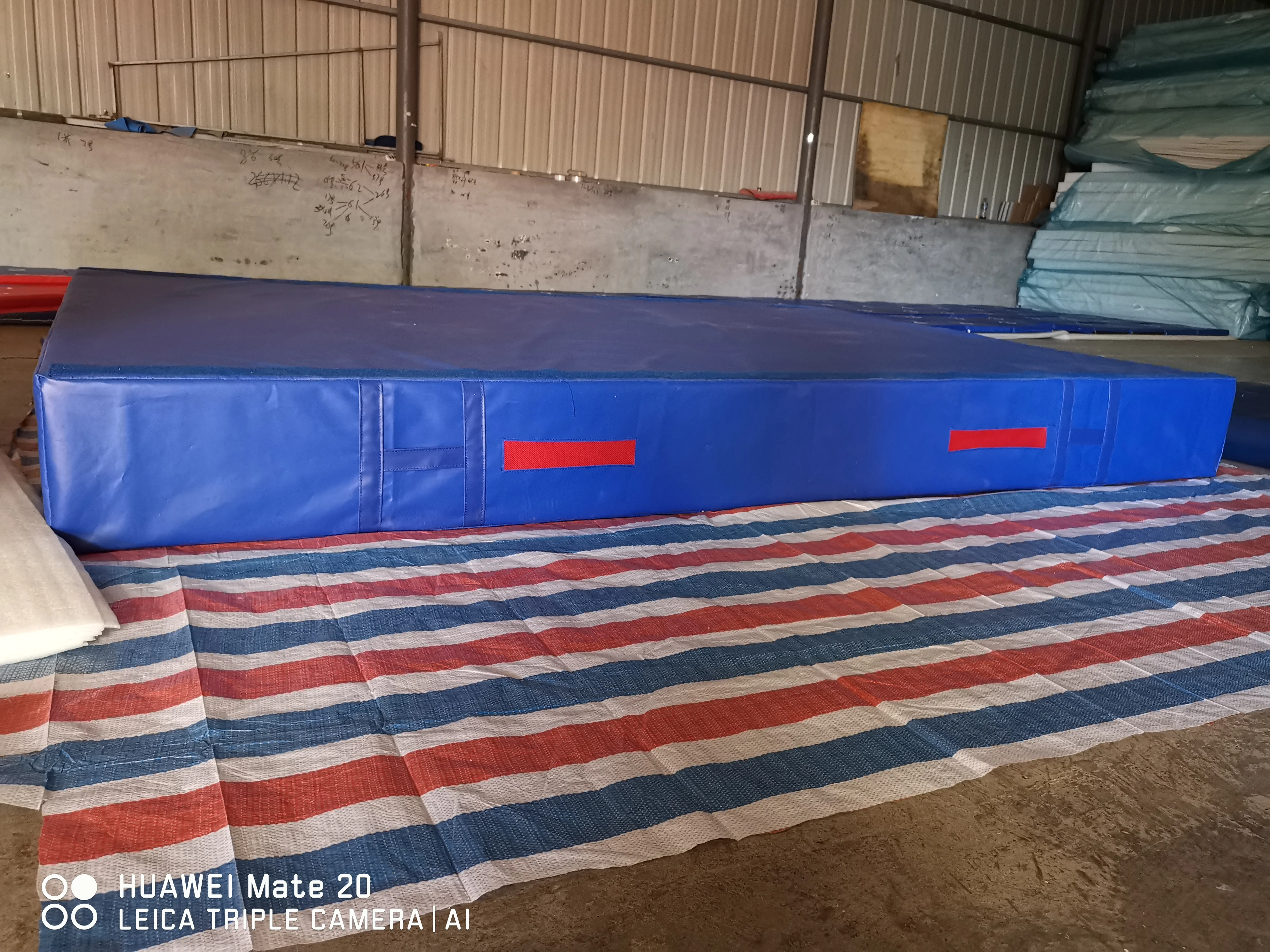 Factory high quality large crash mat large foam pit mat gymnastic landing mat for cheerleading exercise exported USA