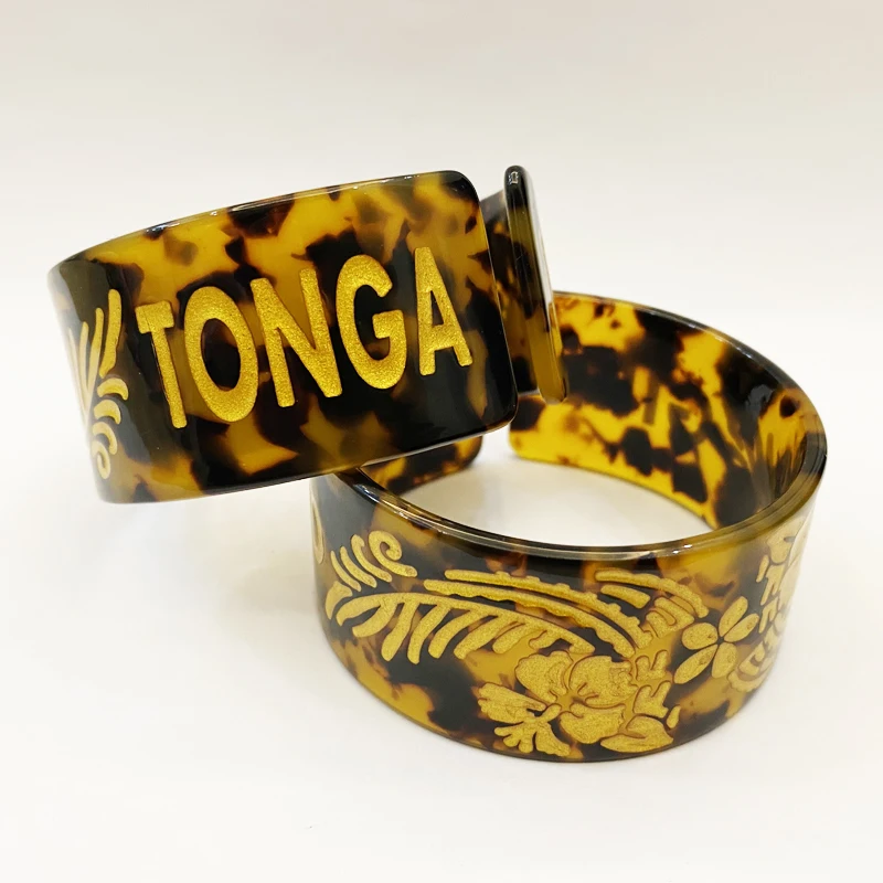  2021 fashion bangles tortoise acrylic shell material with gold tonga engraved cuff bangle bracelet for girls pacific