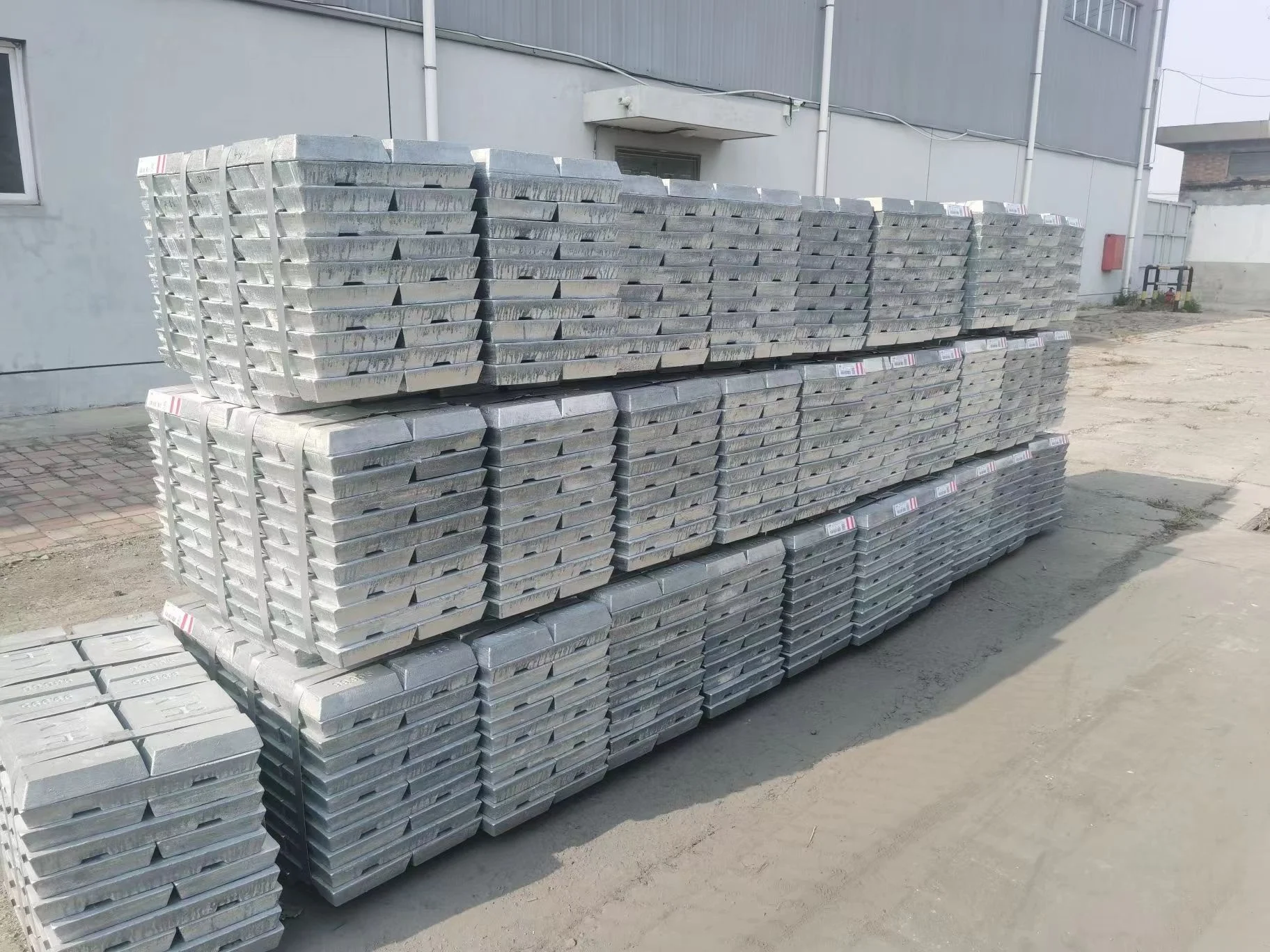 Hot Sales Zinc Ingots 99.995%  Pure  low Price