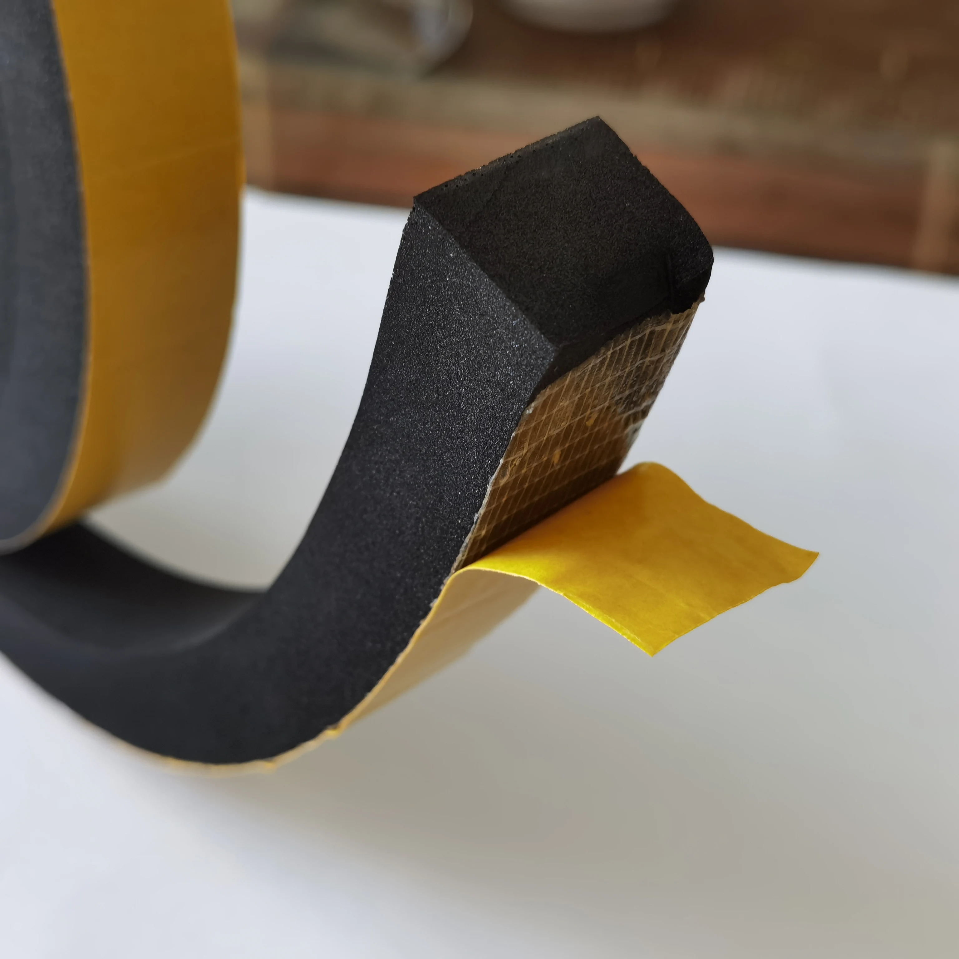 Self Adhesive Foam Rolls Sealing EPDM Sealing Strip
