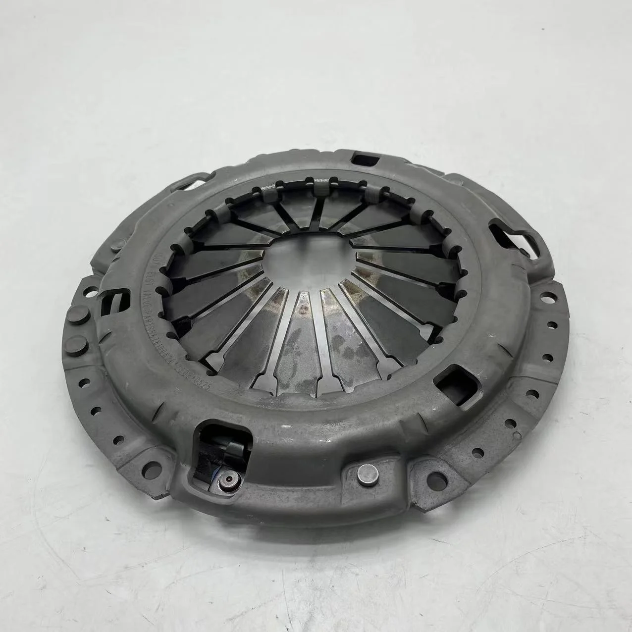 auto parts genuine clutch pressure plate for ISUZU 100P 600P D MAX 1601040 850