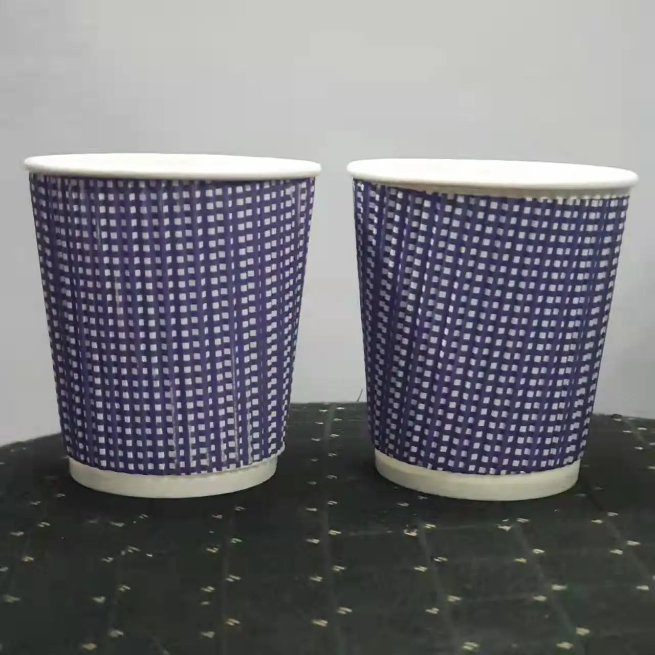 Автоматическая машина для изготовления гофрированных бумажных стаканчиков с двойными стенками для приготовления горячих напитков