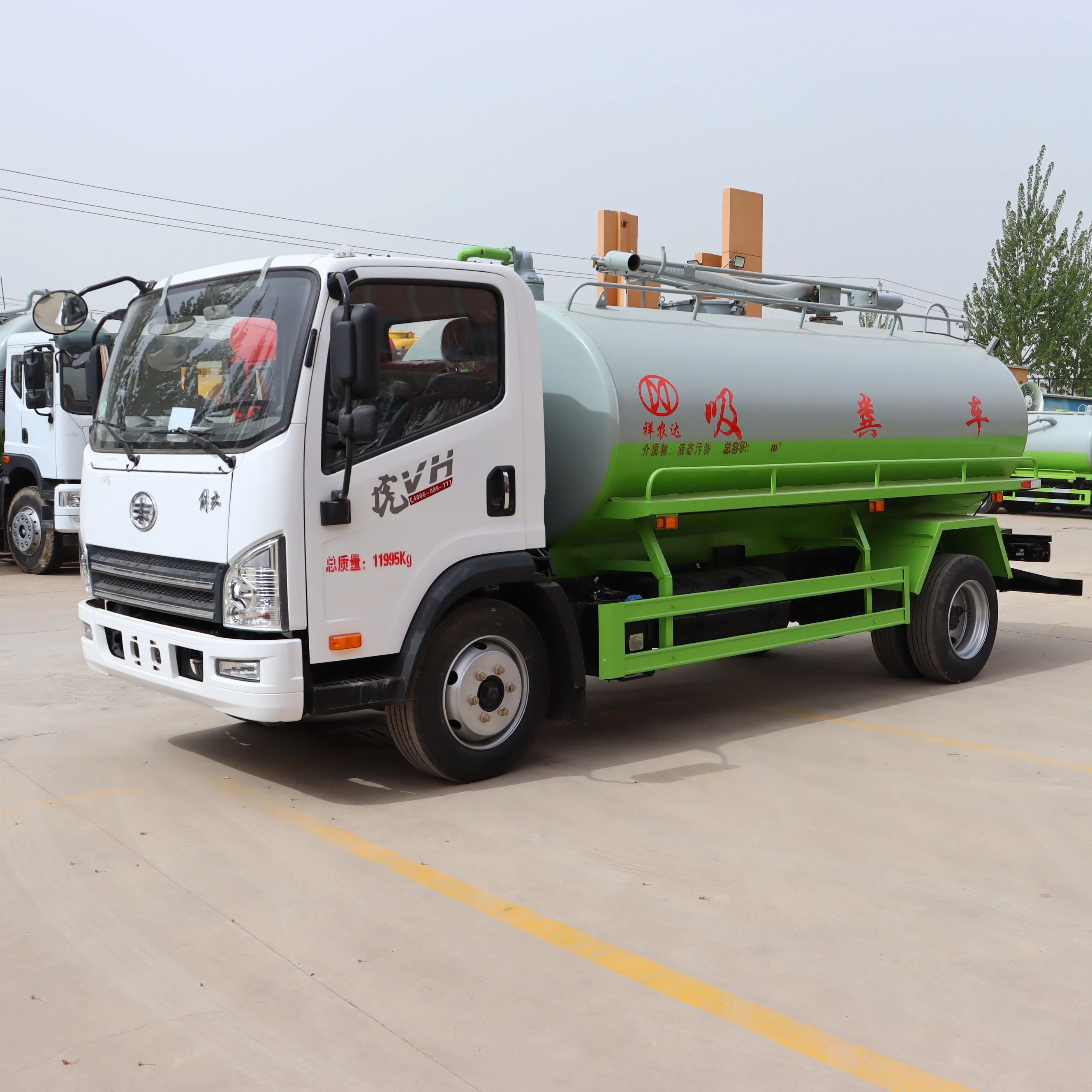Manufacturing of FAW Jiefang fecal suction truck brand for transporting feces in septic tanks
