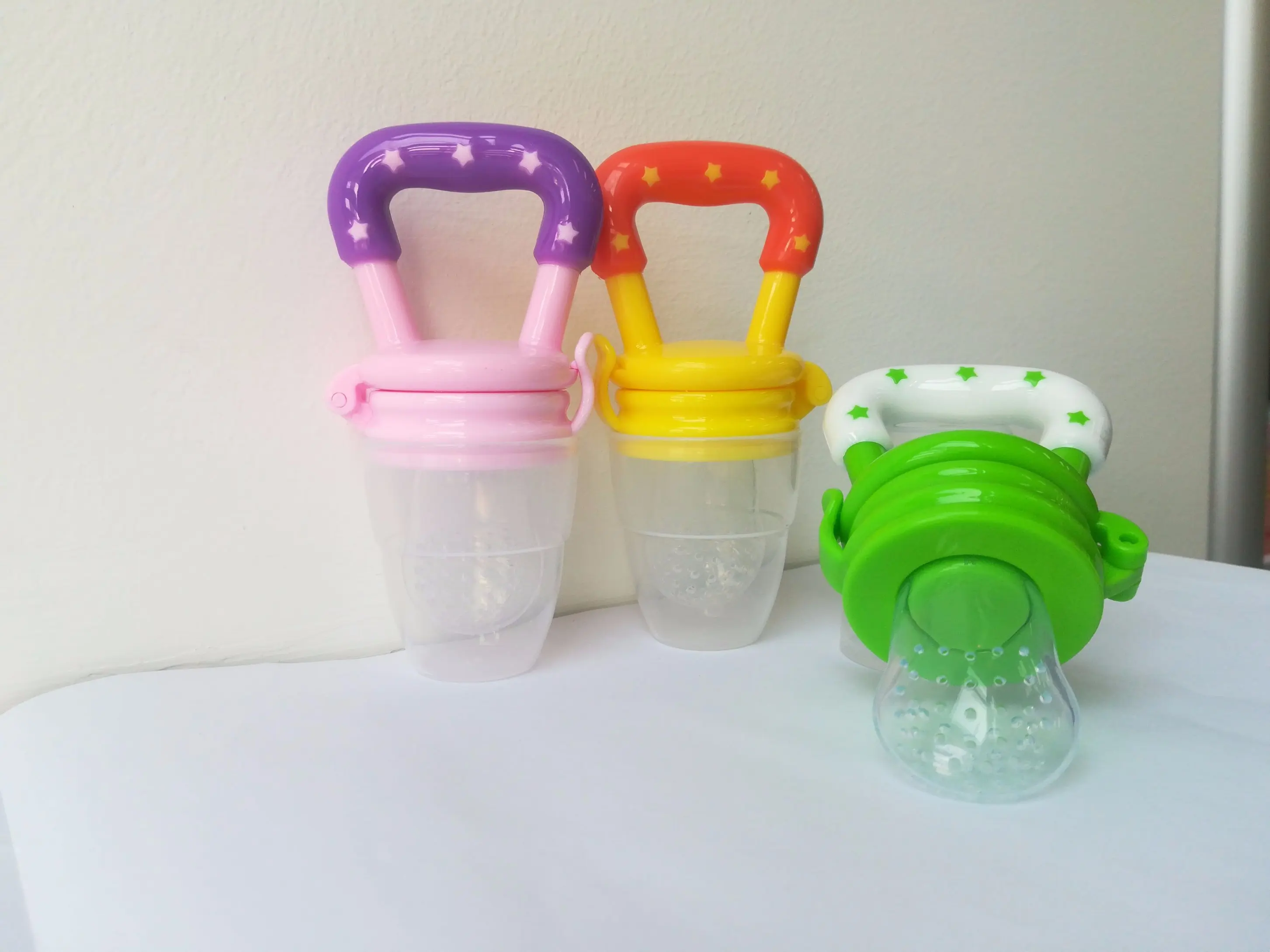 Wholesale  Infant Pacifier Feeder Silicone Baby Fruit Nibbler with Pacifier Holder for Kids Foodie