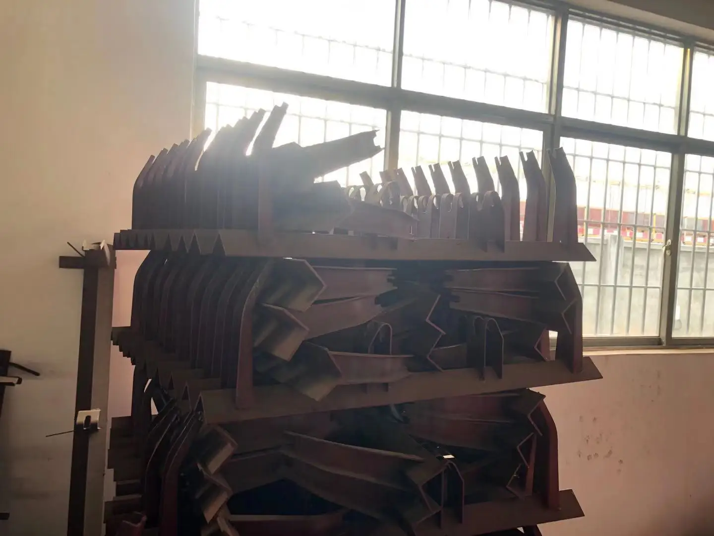 
Factory Direct Mining Machinery Parts Iron Material Support Bracket 