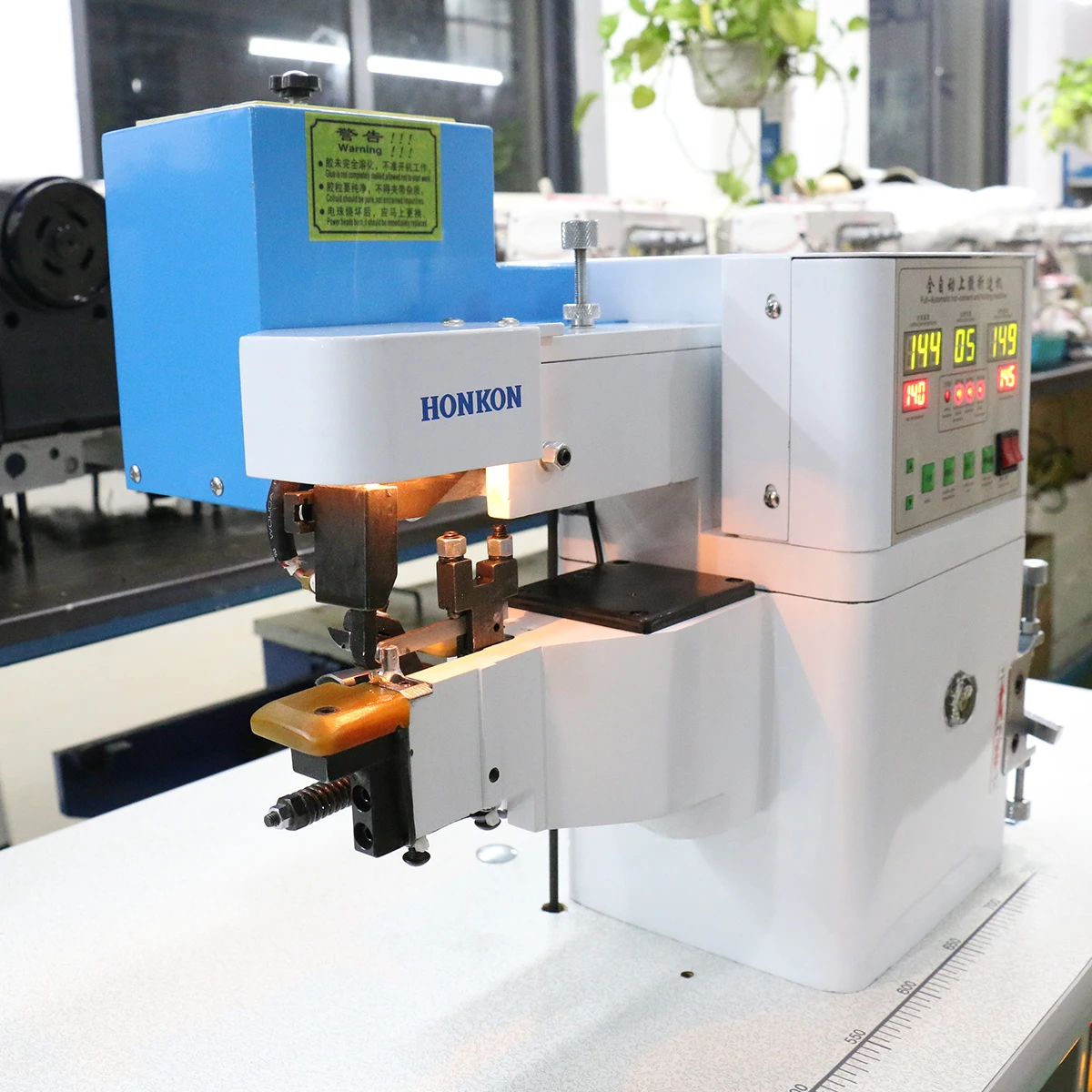 HK 2021 самая популярная полностью автоматическая машина для горячего цемента и складывания эффективная швейная обуви