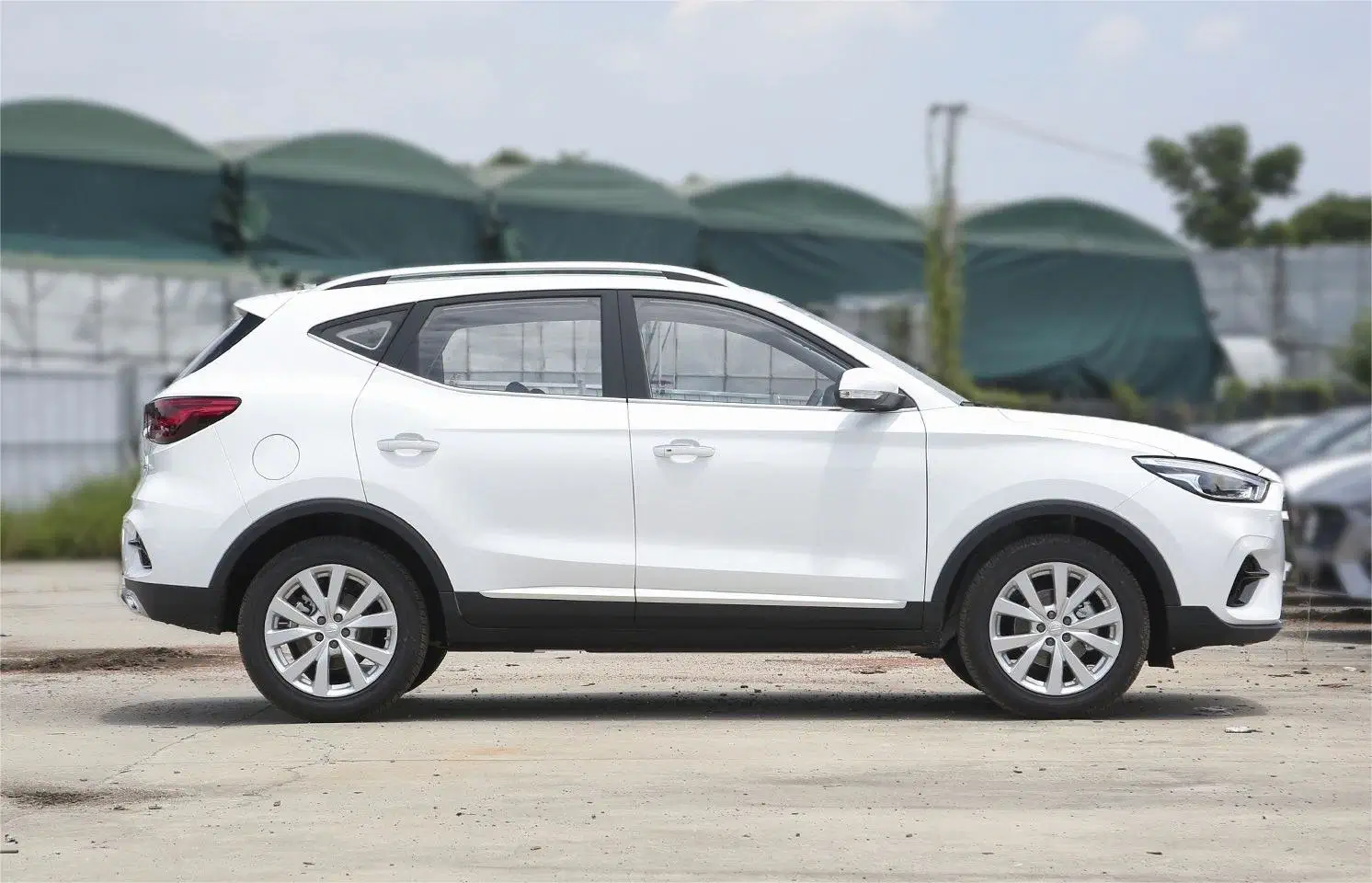 2023 New Mg Zs Safe Oil Car with 5 Seats 4 Wheels 175km/H High Speed