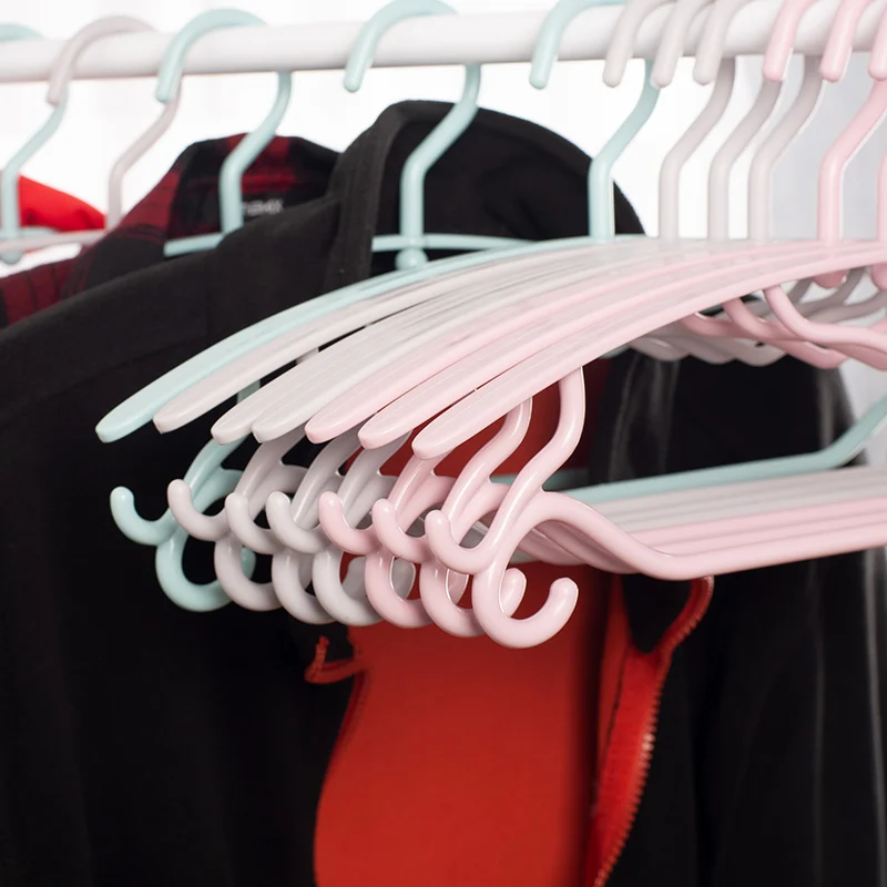 Wholesale Red Plastic Hangers Durable Use with Flexibility Glossy Single Tier Hook Type Installation for Cloths Wardrobe
