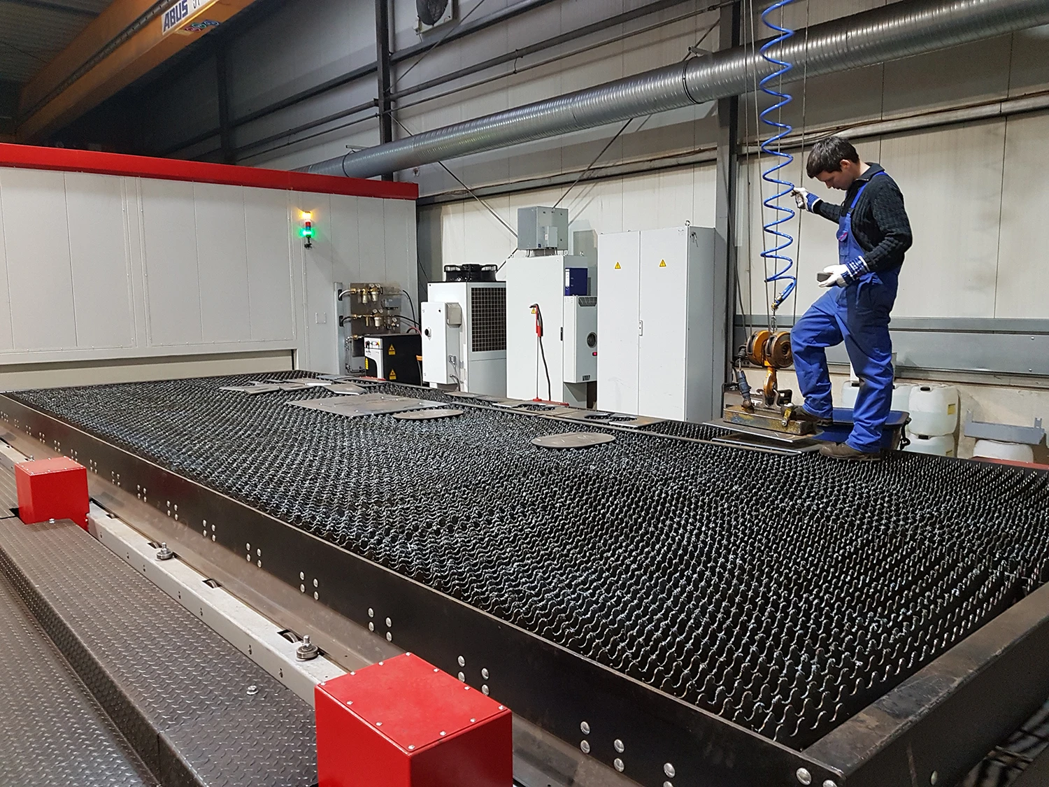 Messer ELEMENT 400L smart cutting laser bevel cutting machine