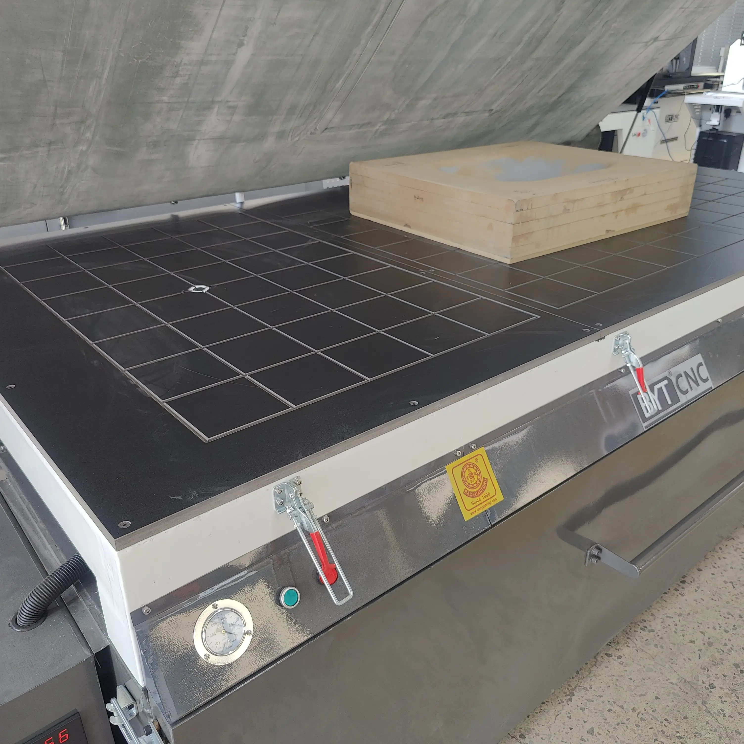 PVC foil vacuum membrane press machine for making PVC wood door cabinet and other wood furniture