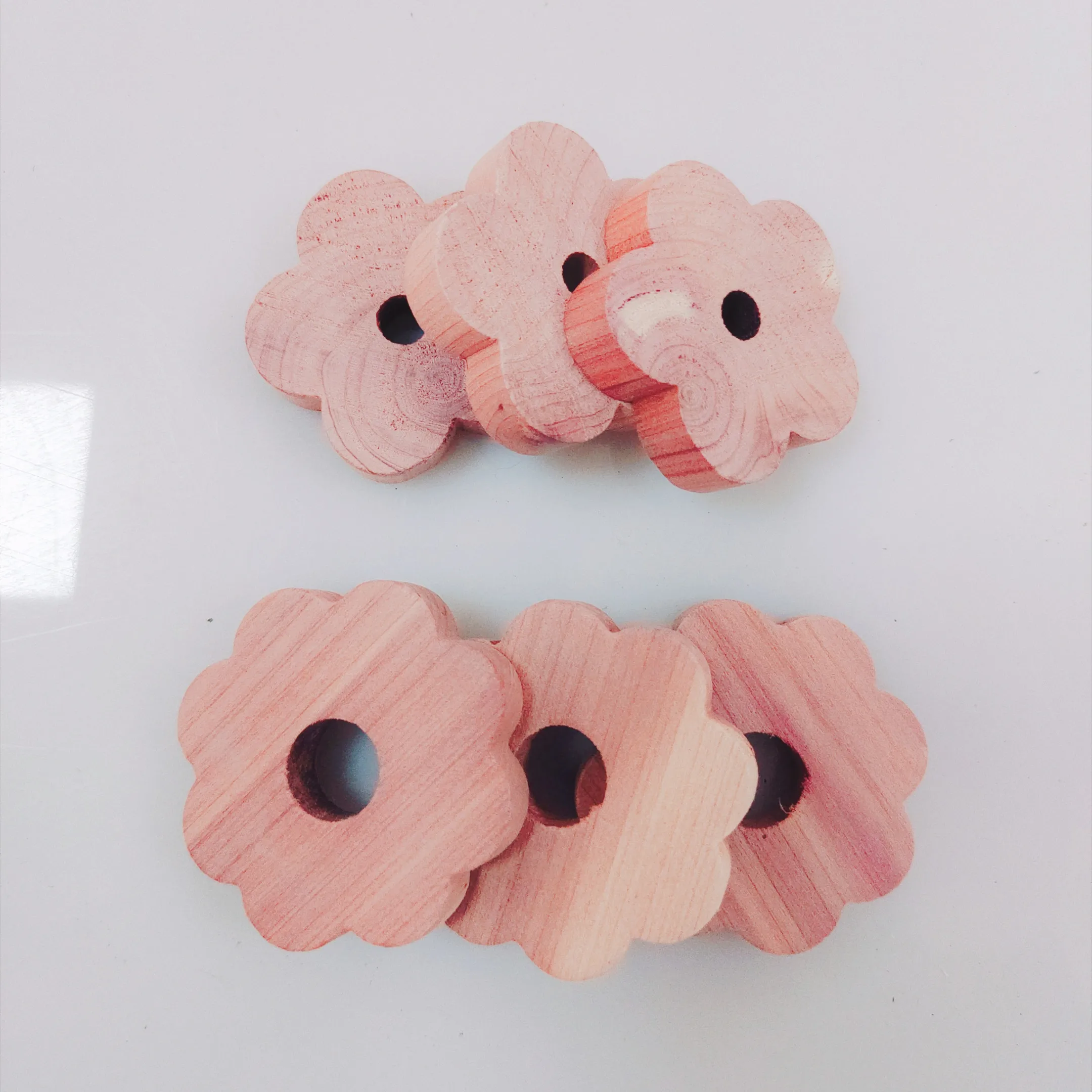 Cedar Scent Sachets for Drawers and Closets Aromatic Cedar Wood Chips Shavings Bags Cedarwood Hanger rings