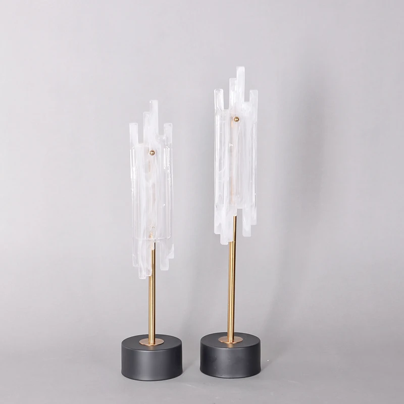 Trendy home decor accessories 2021 3 pieces set glass statue with matte black base decorations for room wholesale