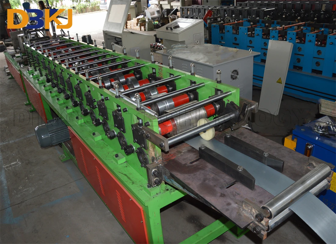 Серводвигатель для резки и гусеничная роликовая формовочная машина с быстрой скоростью 0-25 м/мин кубический канал металлическая