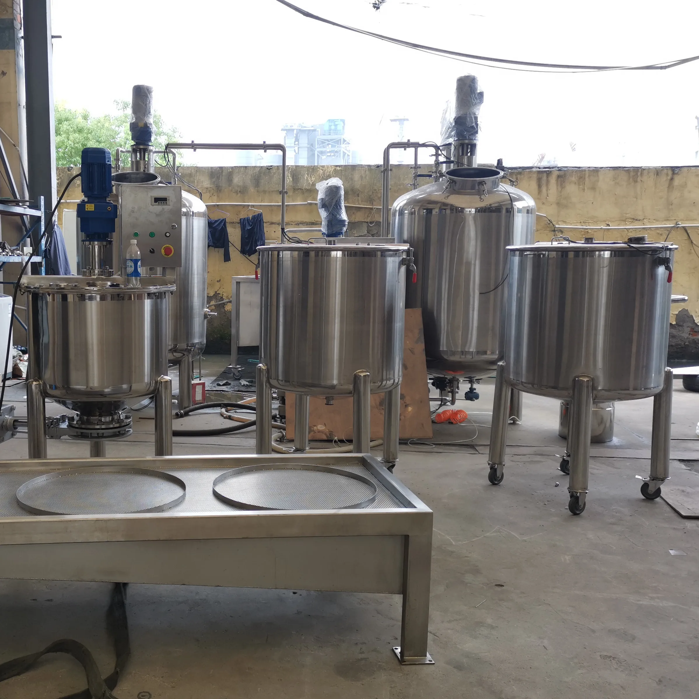 Industrial jacket heating cooling liquid sugar syrup yogurt mixing tank with agitator