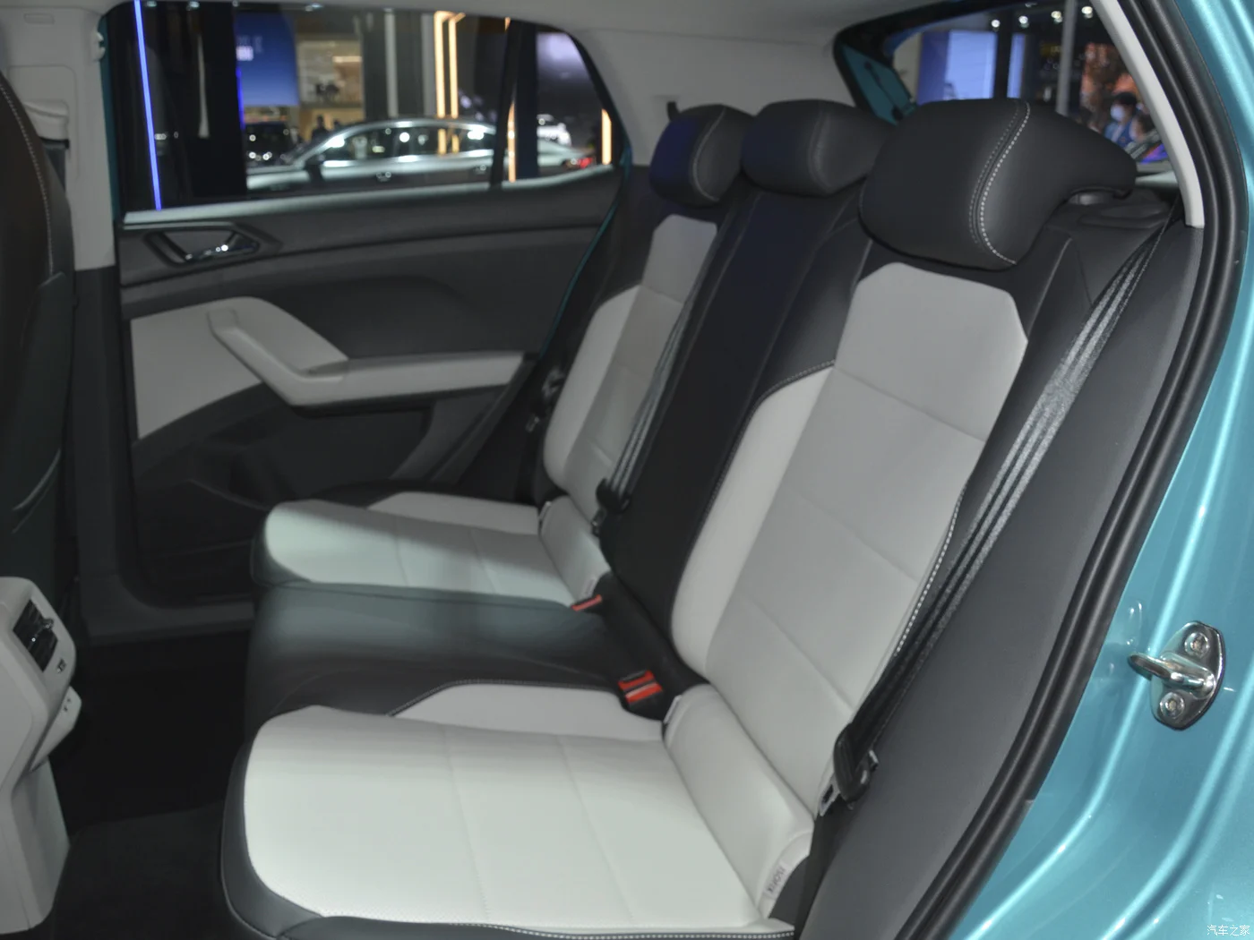 Оптовая продажа завод в Китае 2024 yeae Сделано с автомобилями Volkswagen T-cross цена очень дешевая