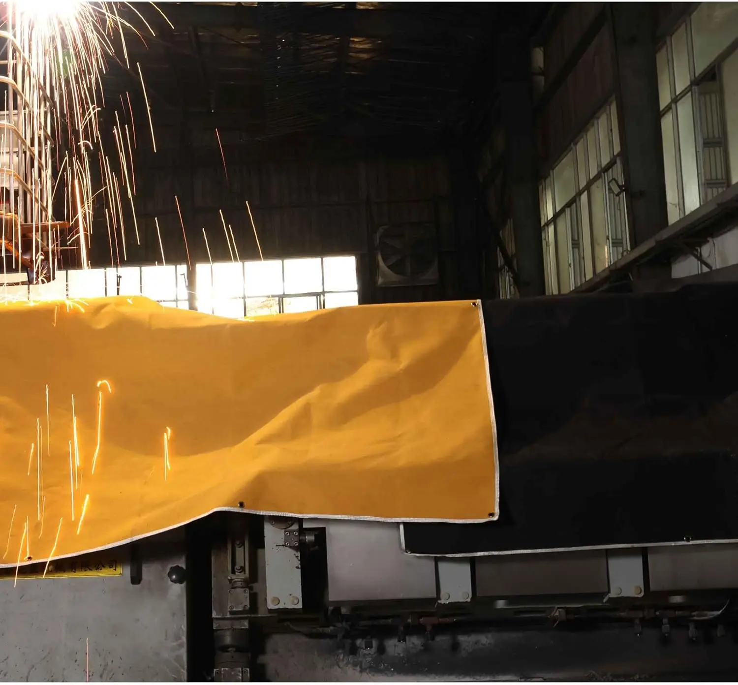 Heavy duty Fireproof and Heat Resistant Gold neoprene coated  Fibreglass fire welding blanket for Welding Industry