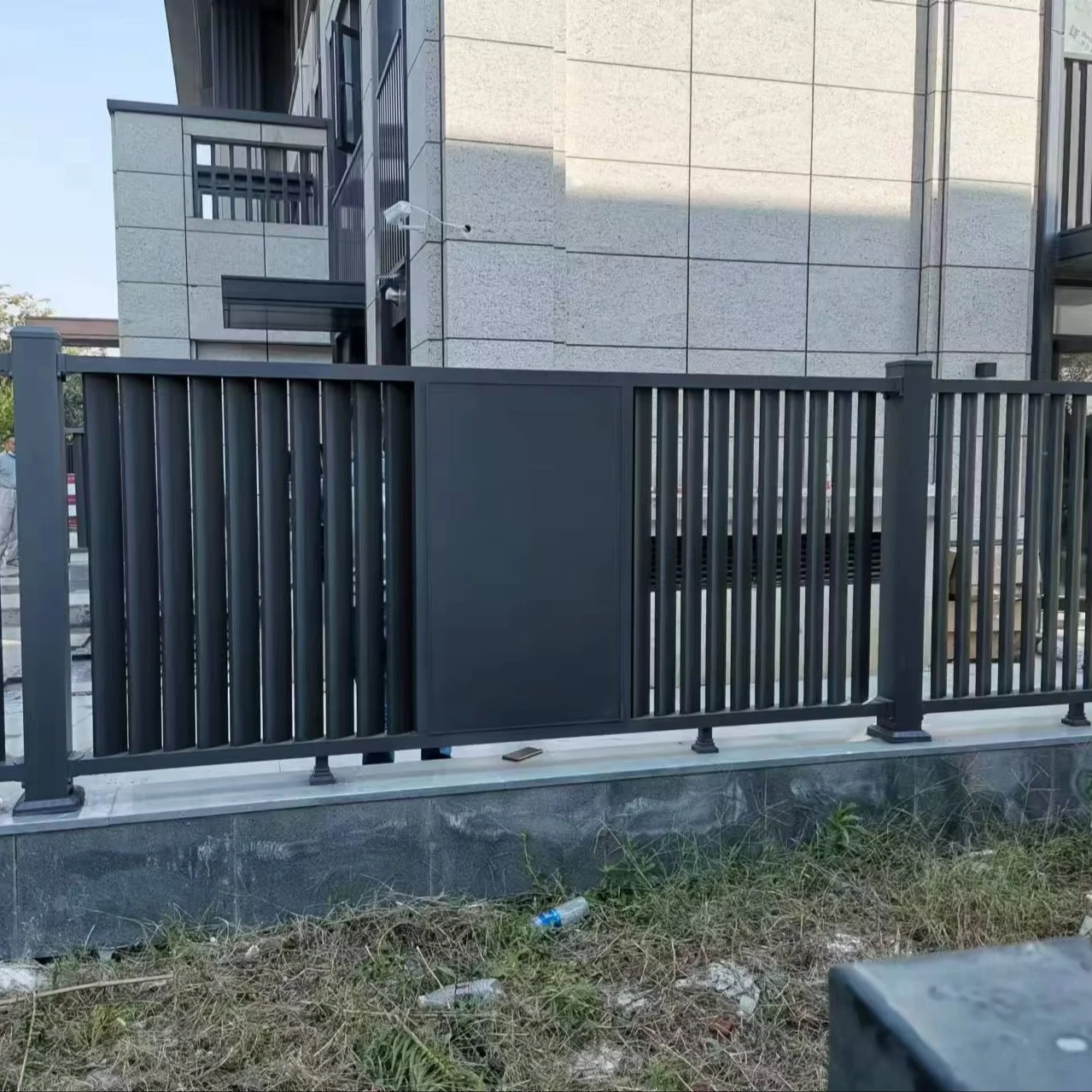 Hot Sale sells custom new outdoor aluminum fences and gate fences
