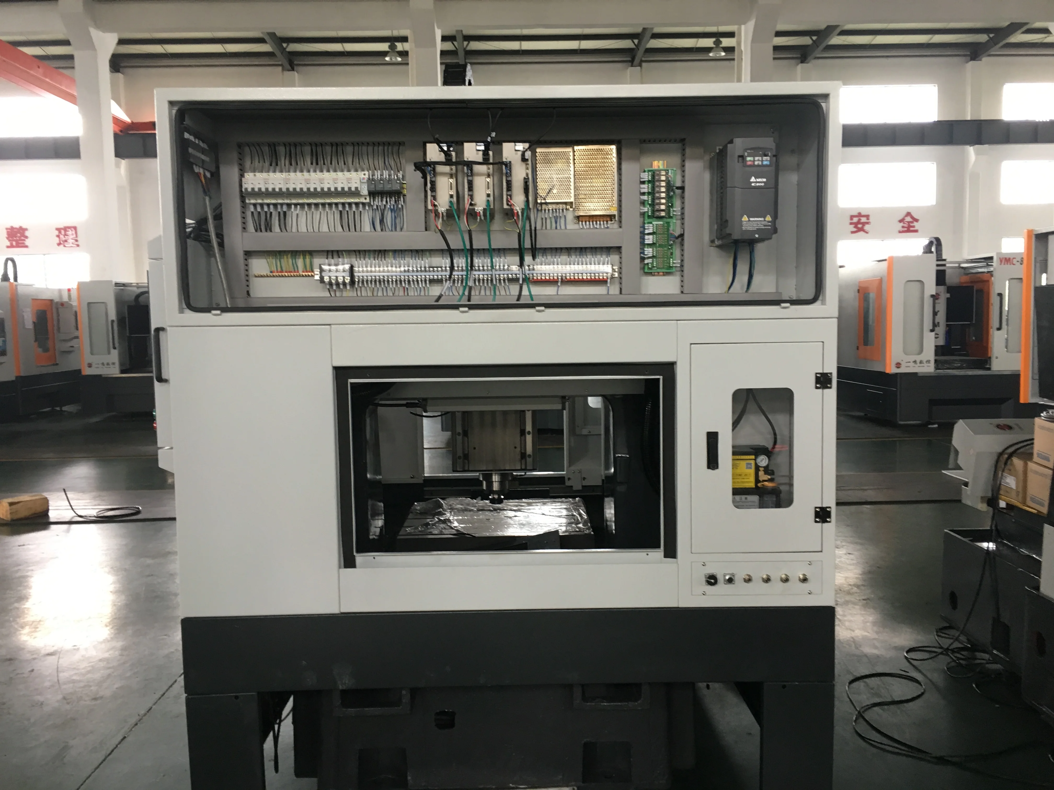 Maxtors LNC Controller precision machining YMC-6050 4 axis CNC Milling Machine Center With CNC Rotary Table or Dividing Head