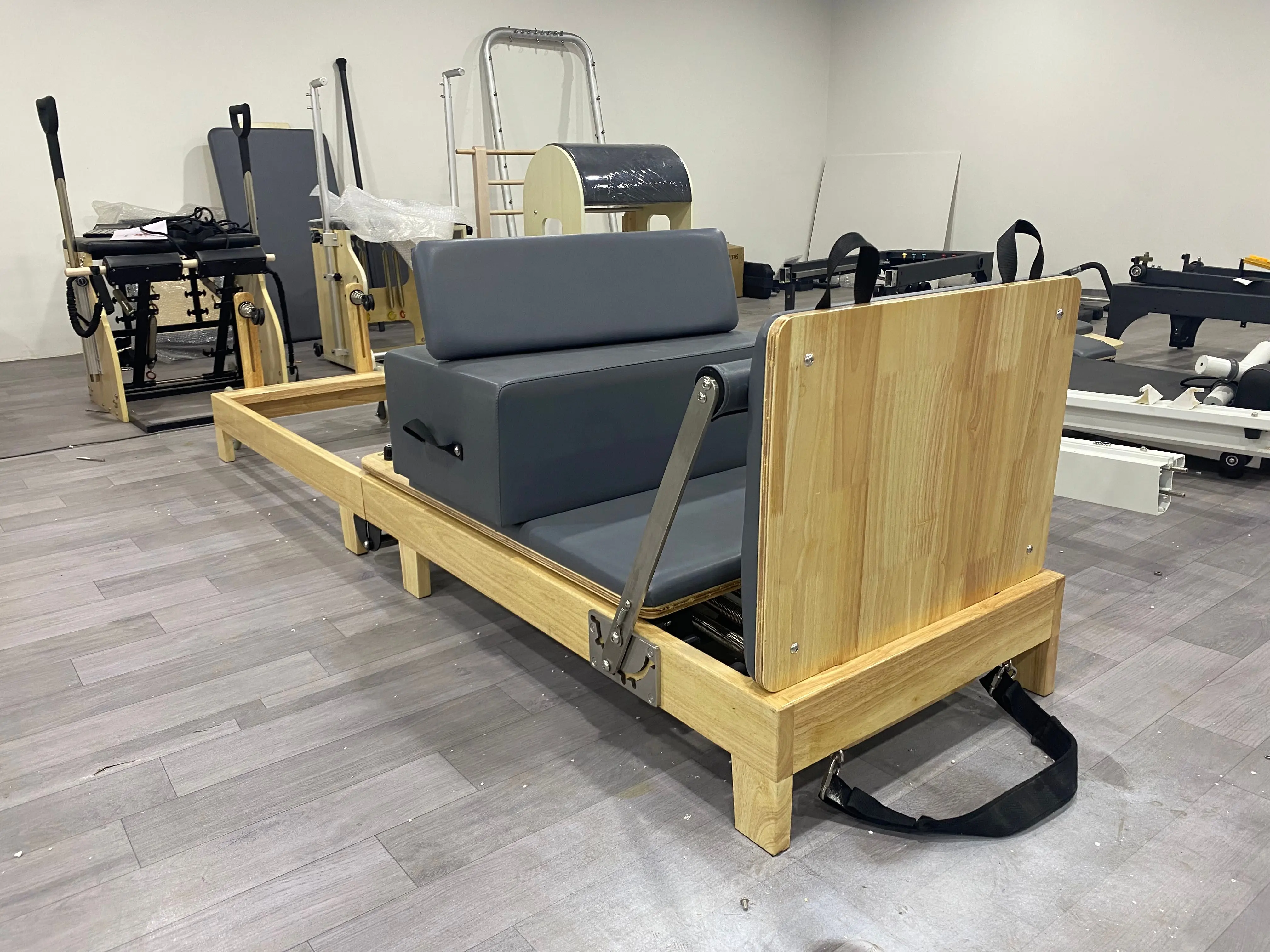 Factory Price Foldable Pilates Training Bed Fitness Exercise Stretch Equipment Machine High Quality Wood Pilates Reformers