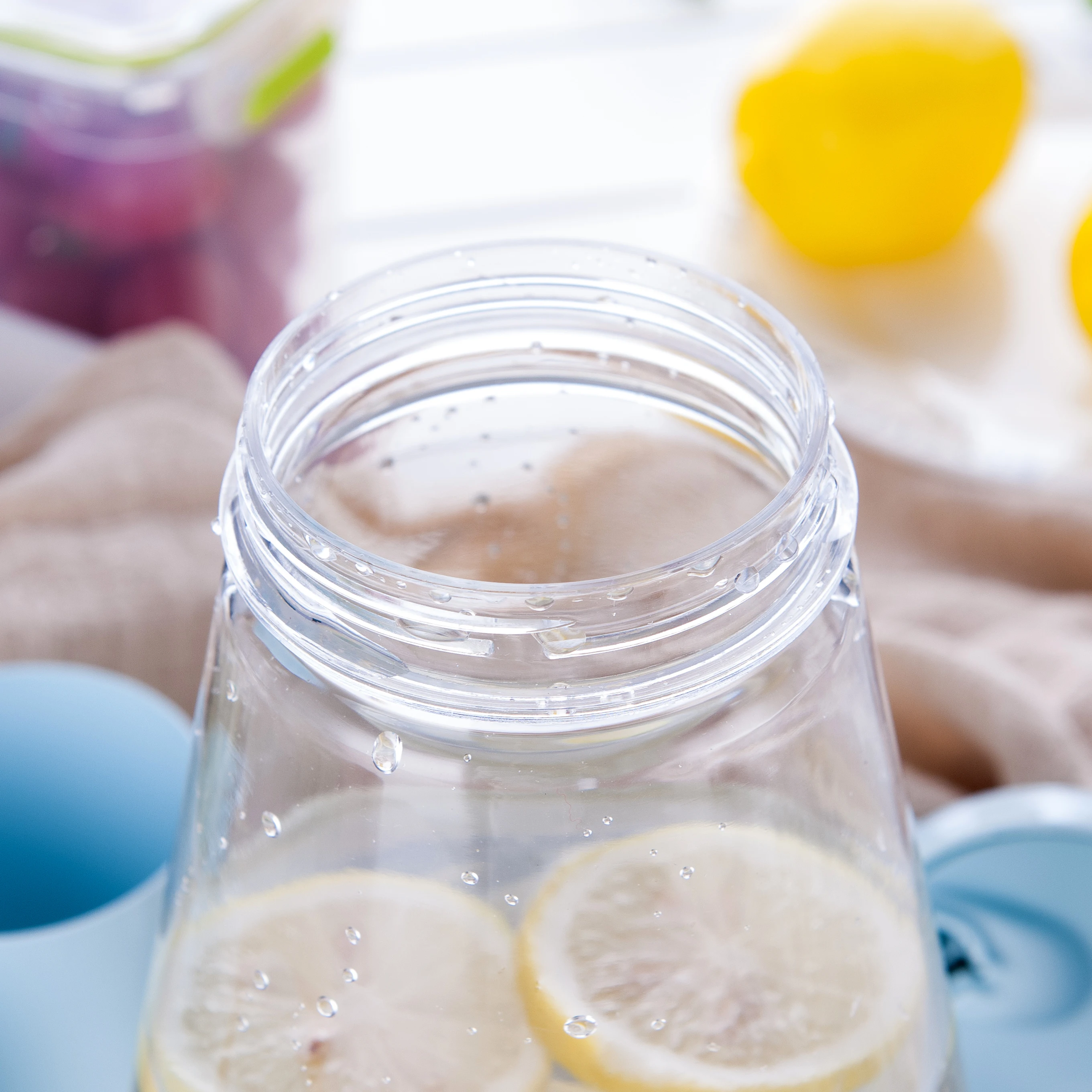 Professional Manufacturer Supplier Plastic 2300ML Water Jug With Side Handle Water Pitcher With Lid