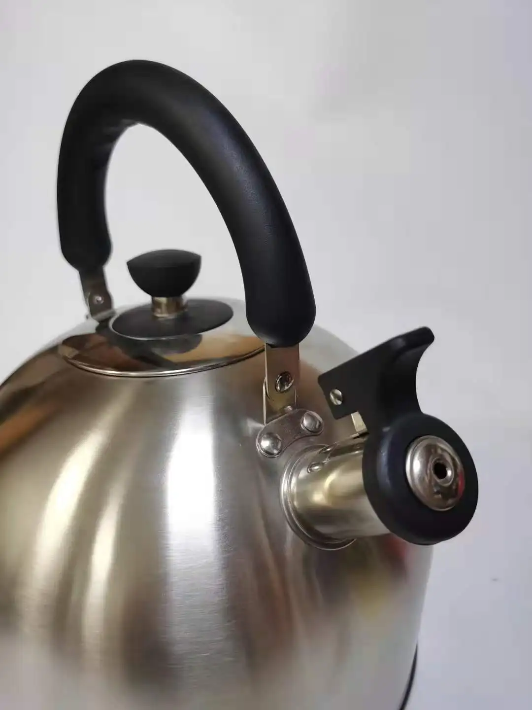 
3L 4L 4.5L 5L 6L High capacity Factory wholesale Accept customization stainless steel home goods teapots whistle teapot kettle 