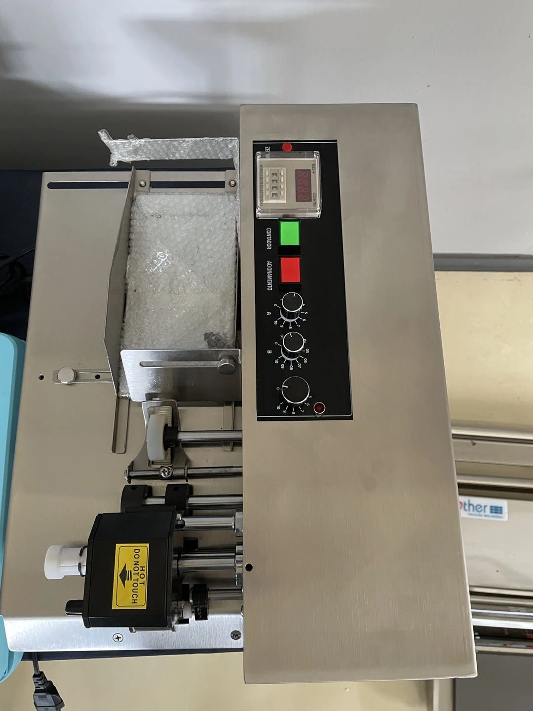 Semi Automatic Continuous Manual Card Label Batch Expiry Date Solid Ink Coding Machine
