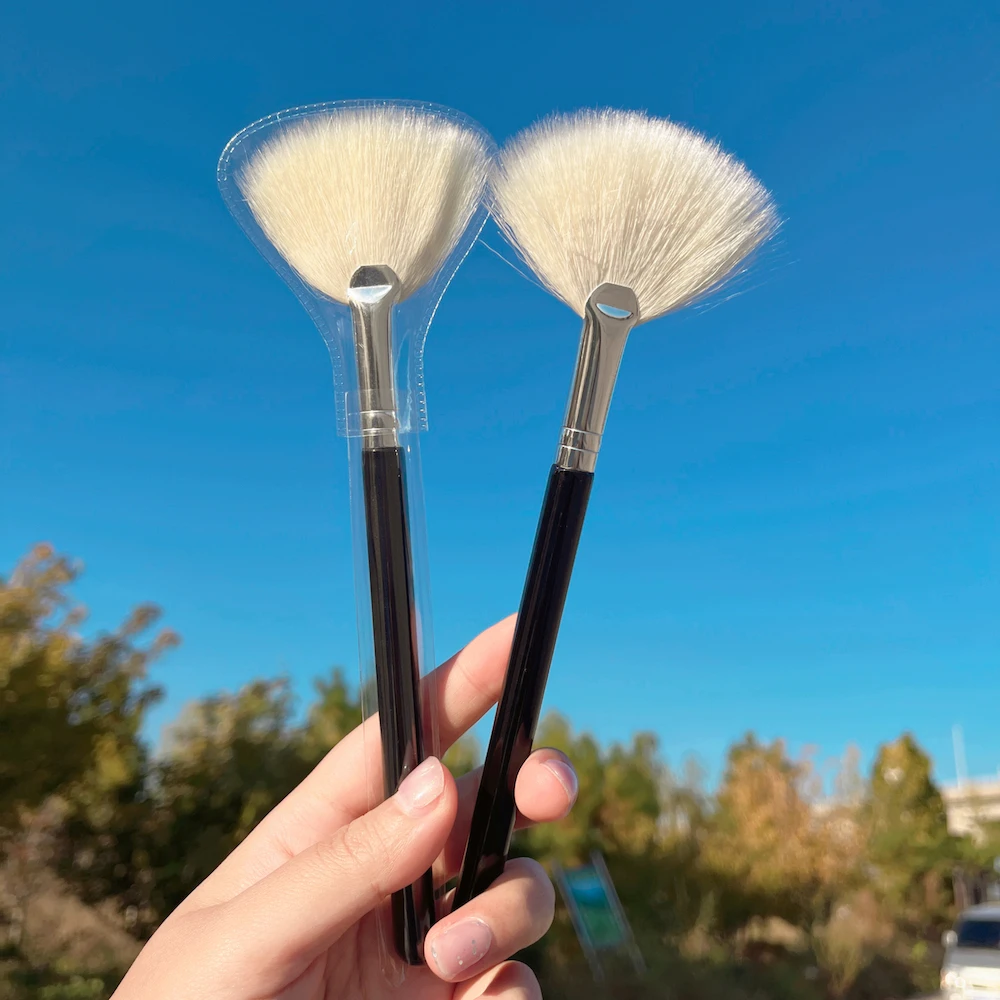 Portable Fluffy Fan Brush Short Handle Soft Facial Makeup Brush Cosmetic Applicator Tools For Peel Mask