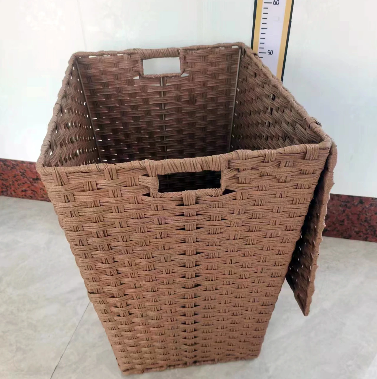 Wholesale Customized Laundry Hamper Removable Liner Clothes Handwoven Synthetic Rattan Laundry Basket
