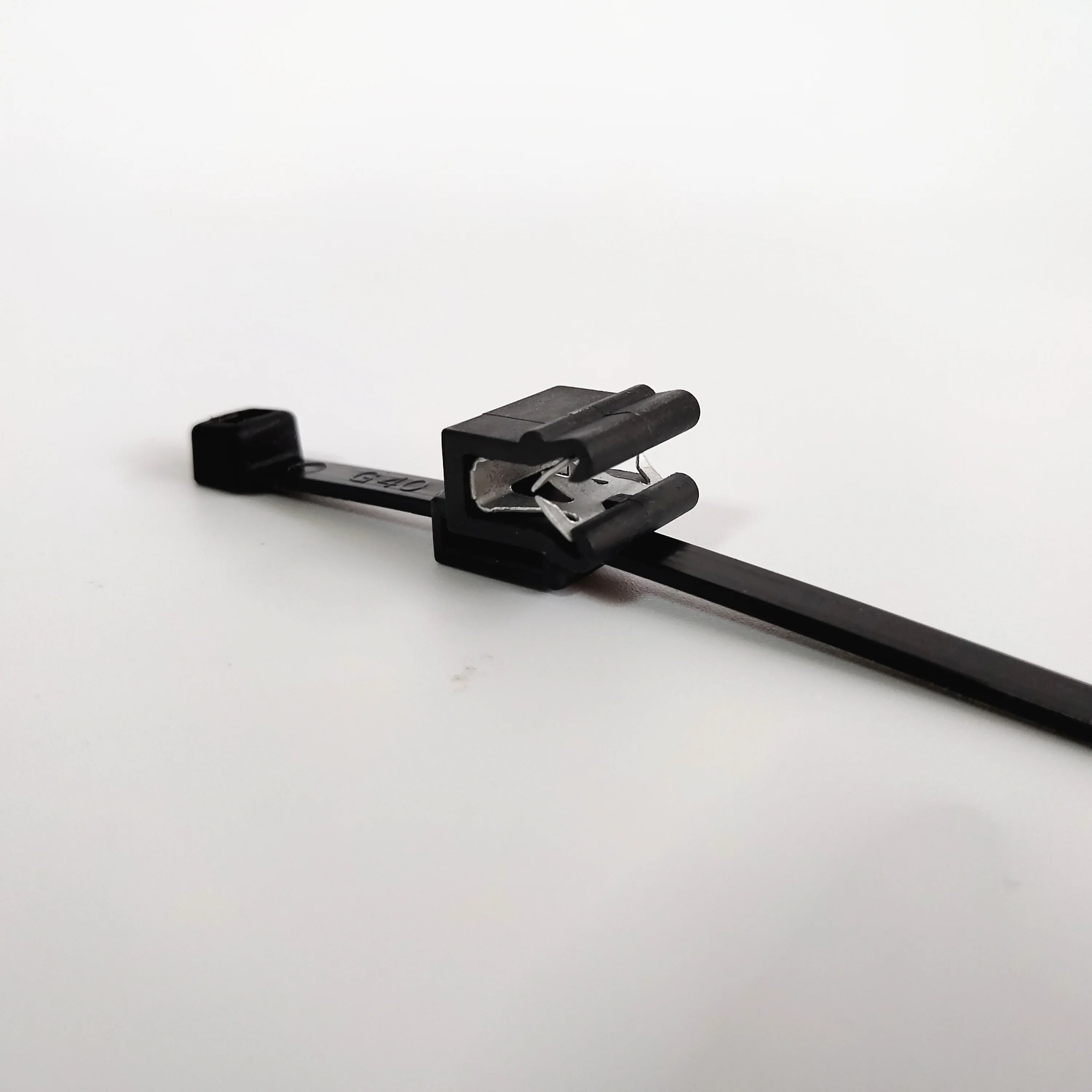 NZ Solar Farm Edge Clips Cable Ties & Mounts DC Wire Management