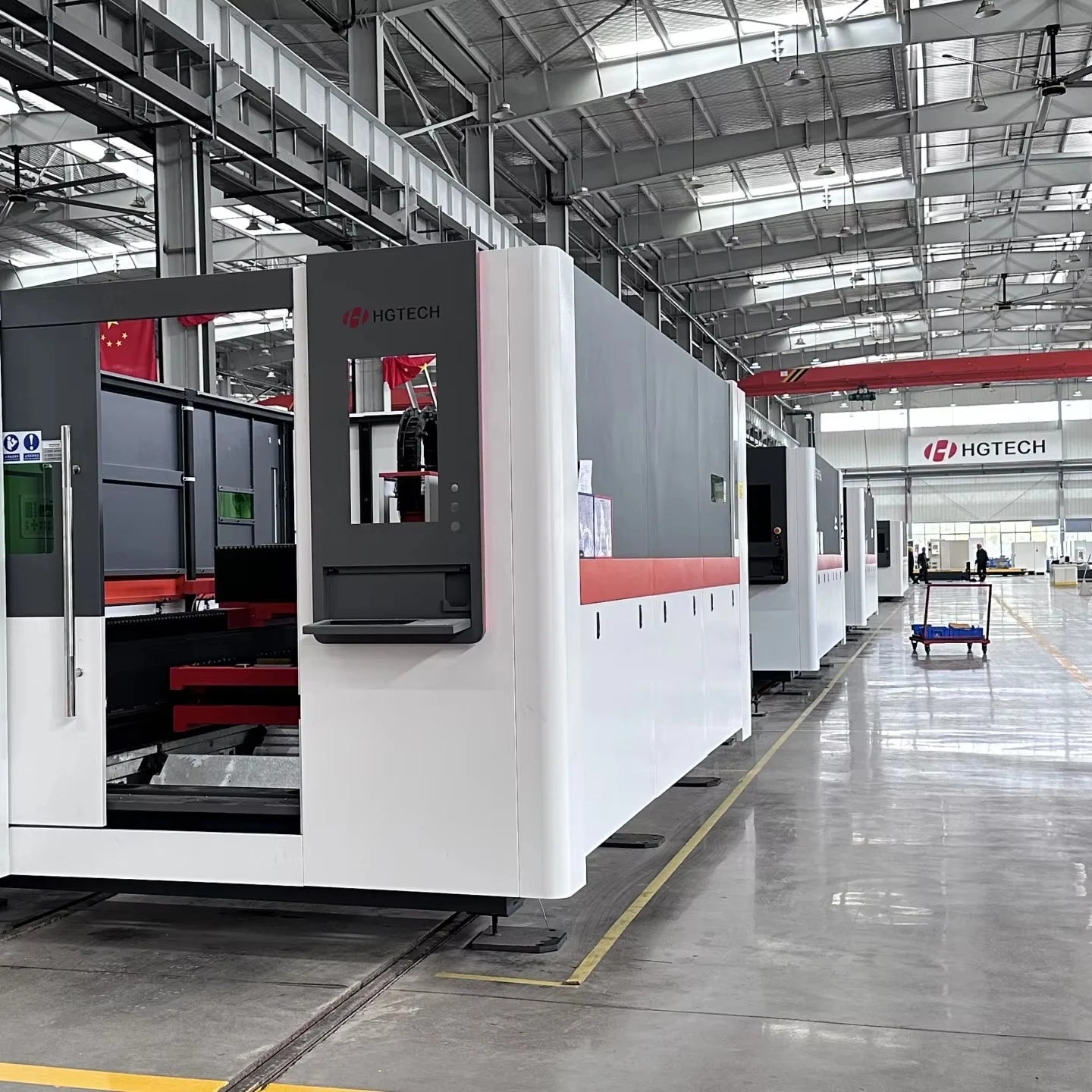 HGTECH 3000 Вт 6000 12000 водяное охлаждение промышленное 1500*3000 мм 3015 волоконно-лазерное оборудование для резки листового металла