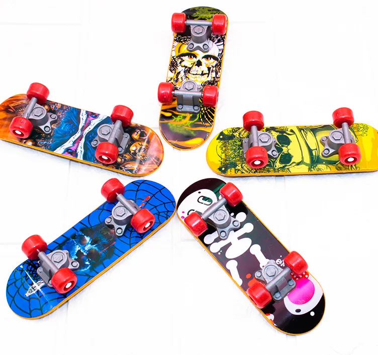 Qiger Cheaper Finger Toys Promotional Gift Cheaper Decompression SkateBoard Finger Board For Kids