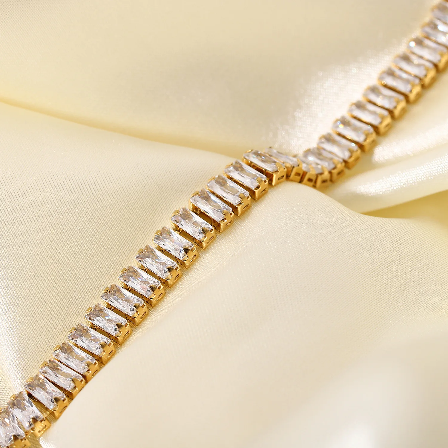 IVIAPRO Jewelry New Arrival Luxury Non Tarnish & Waterproof Shiny Baguette Stainless Steel 18K Gold Plated Statement Necklace