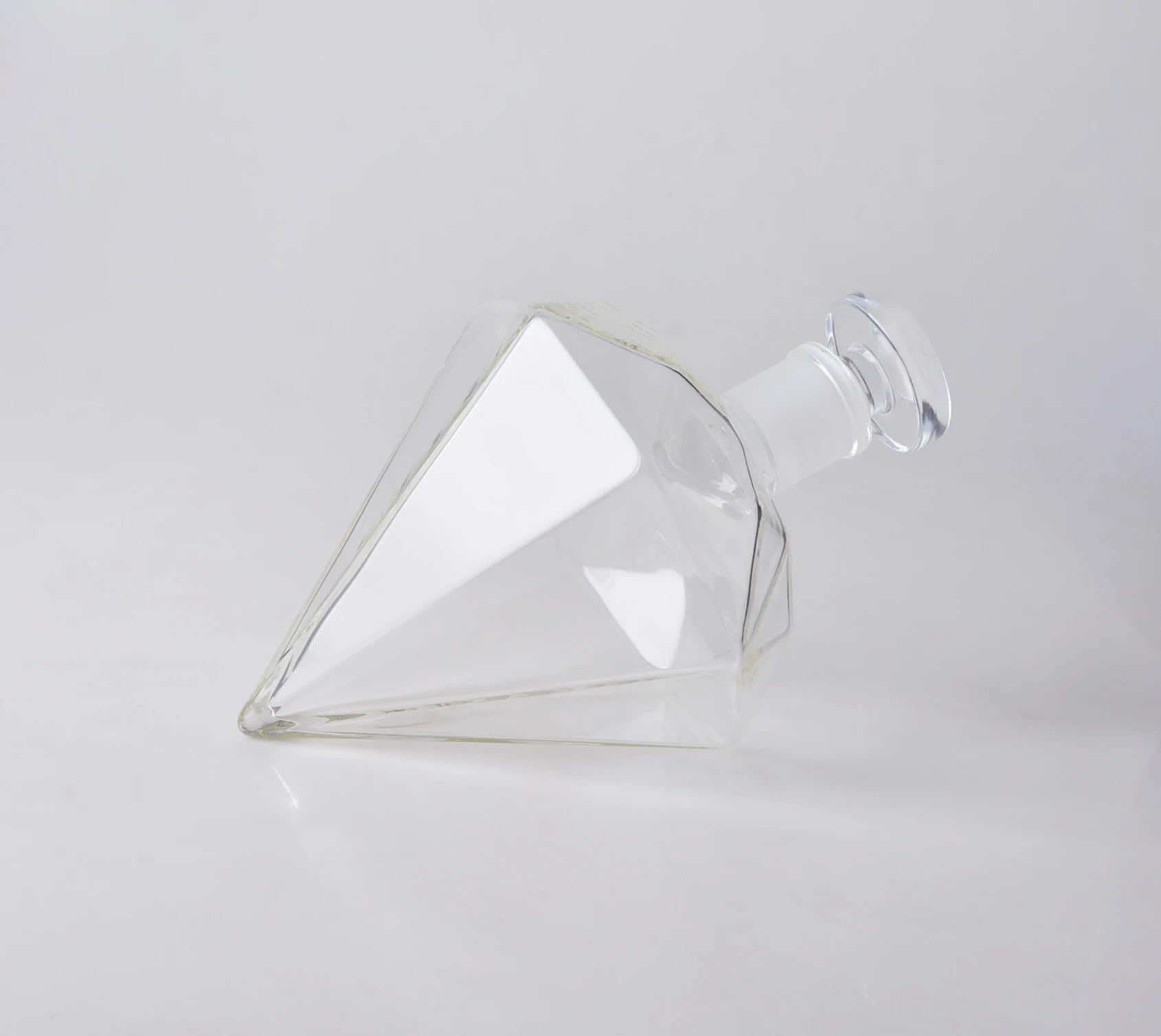 Luxury Diamond Decanter and 2 Whisky Glass Set