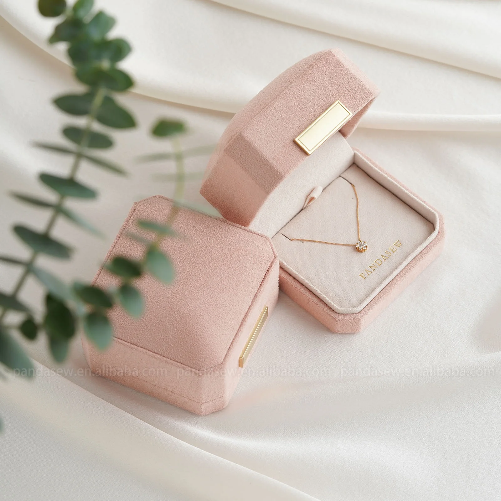 PandaSew Custom Logo Luxury Small Pink Soft Flannel Jewelry Box Gift Packaging Case Velvet Necklace Ring Boxes