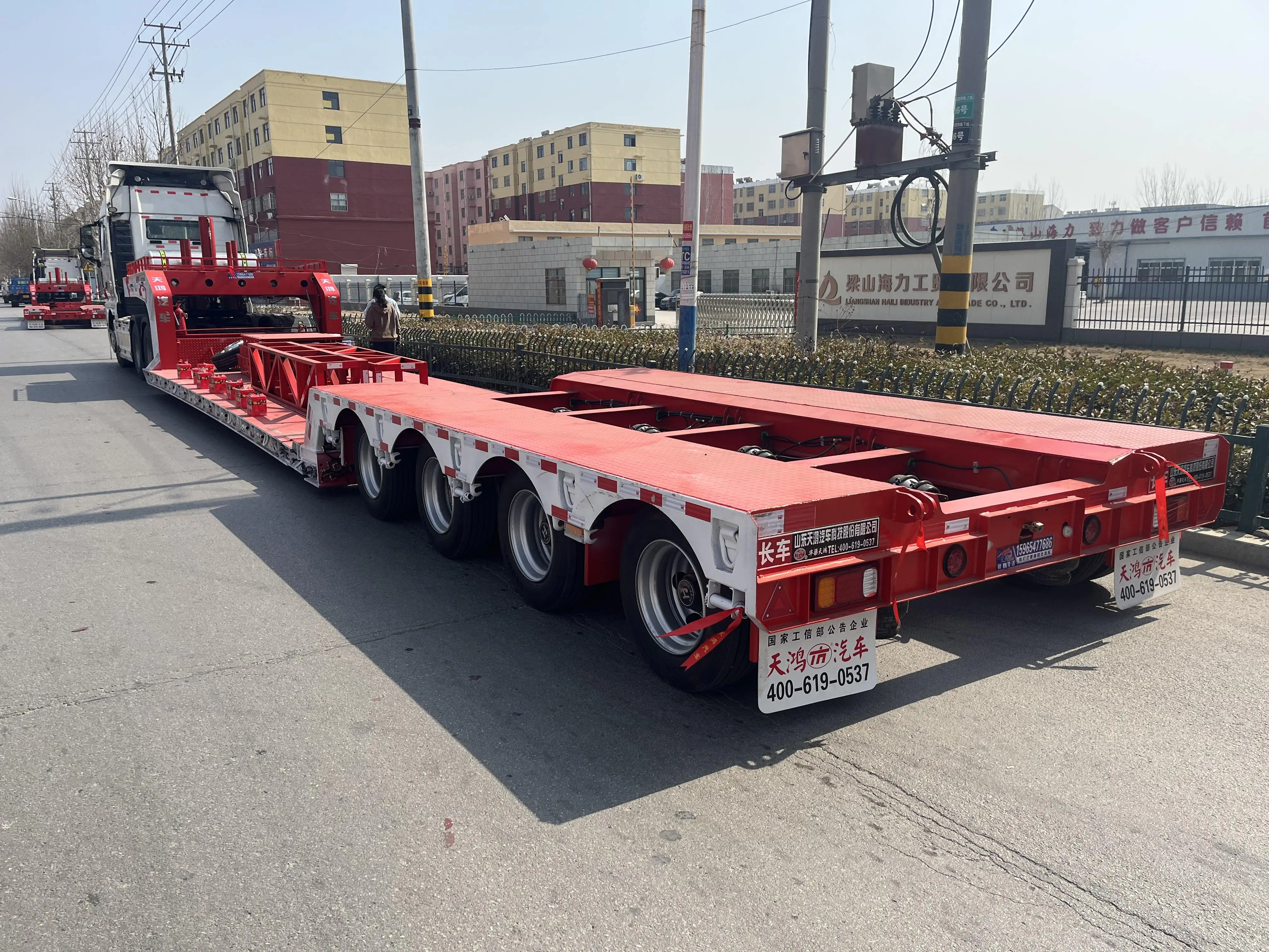 Vehicle Master 4 Axle 80 ton lowboy semi trailer Lowbed Trailer For Heavy Duty Equipments