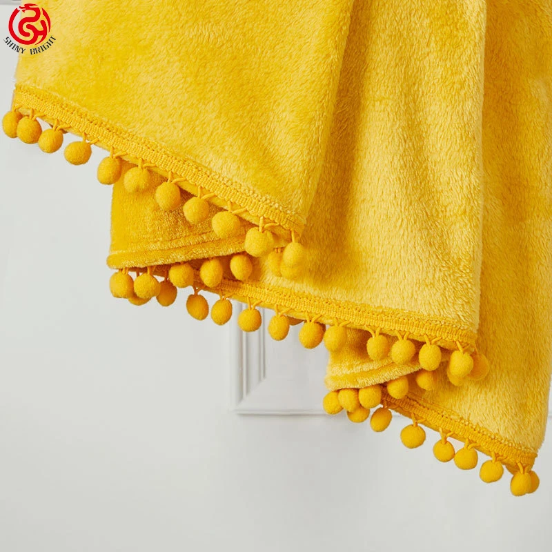 Free Sample Custom Soft 100% Polyester Coral Flannel Fleece Travel Blanket Minky Plush Quality Throw Blanket For Winter