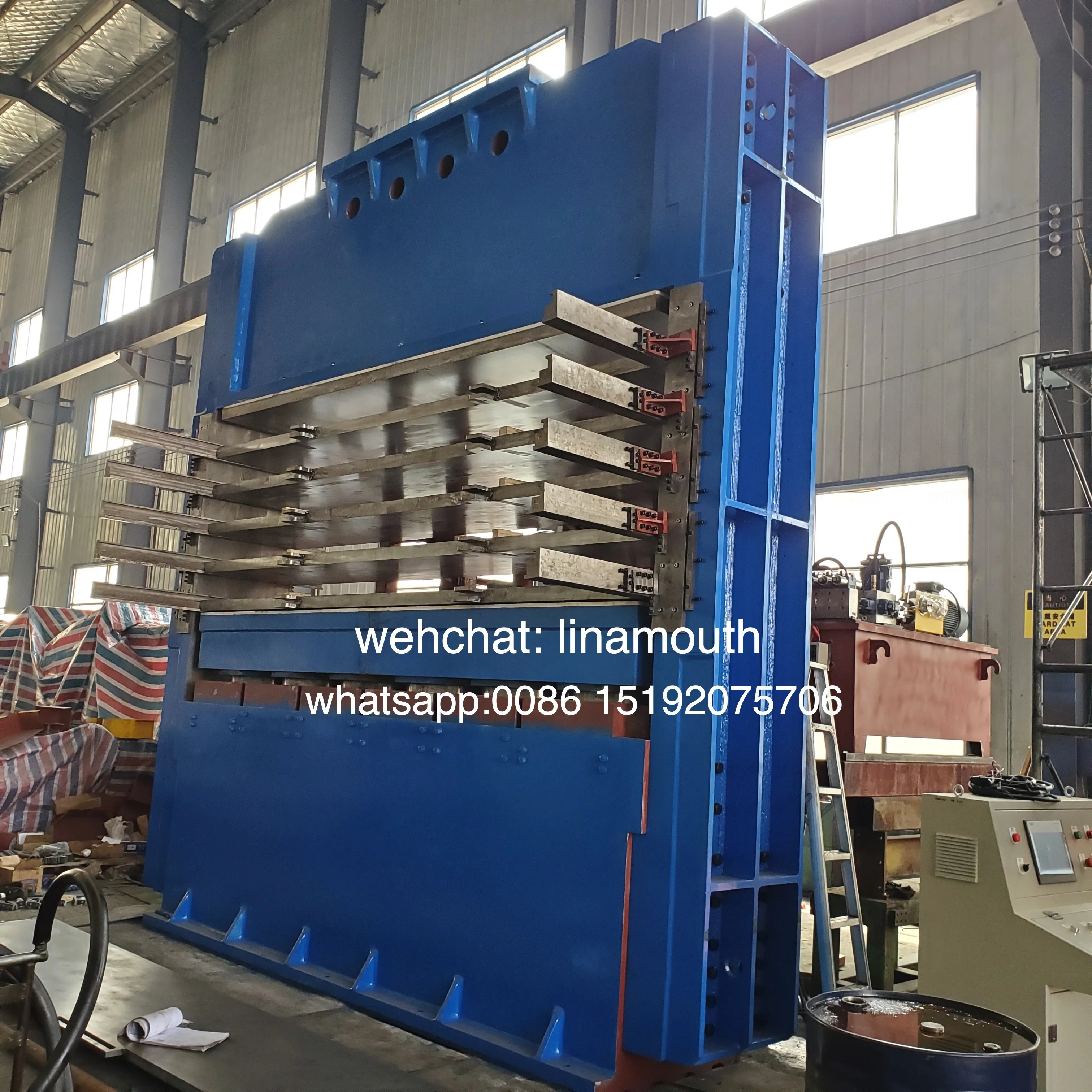 Tyre tread making machine for vulcanizing rubber tread