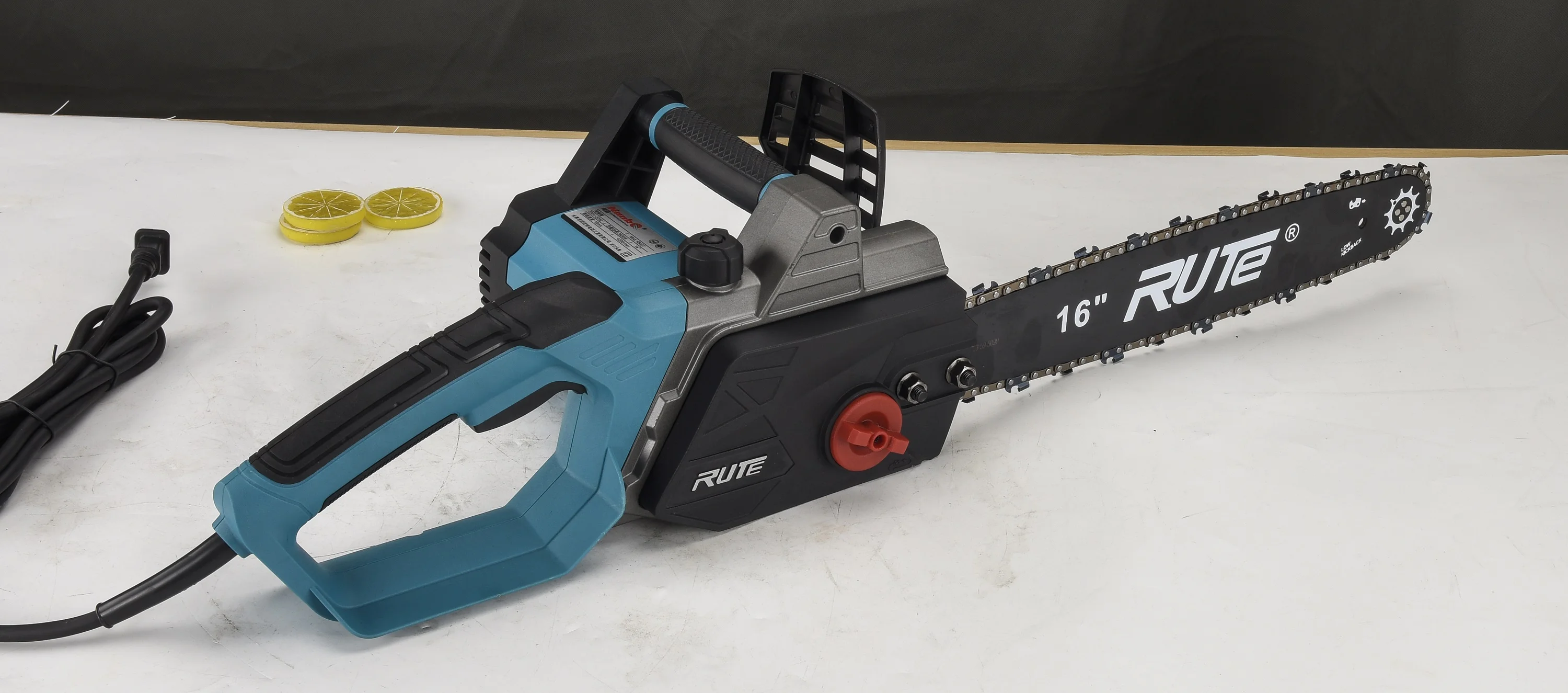 China Professional Manufacture Garden Equipment Chain Saw Chain Saw Wood Cutting Machine Electric Chainsaw