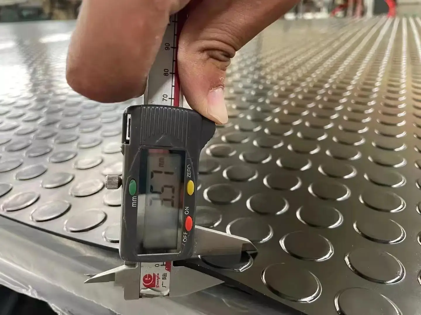 3mm round buckle pattern rubber plate buffer damping truck pad