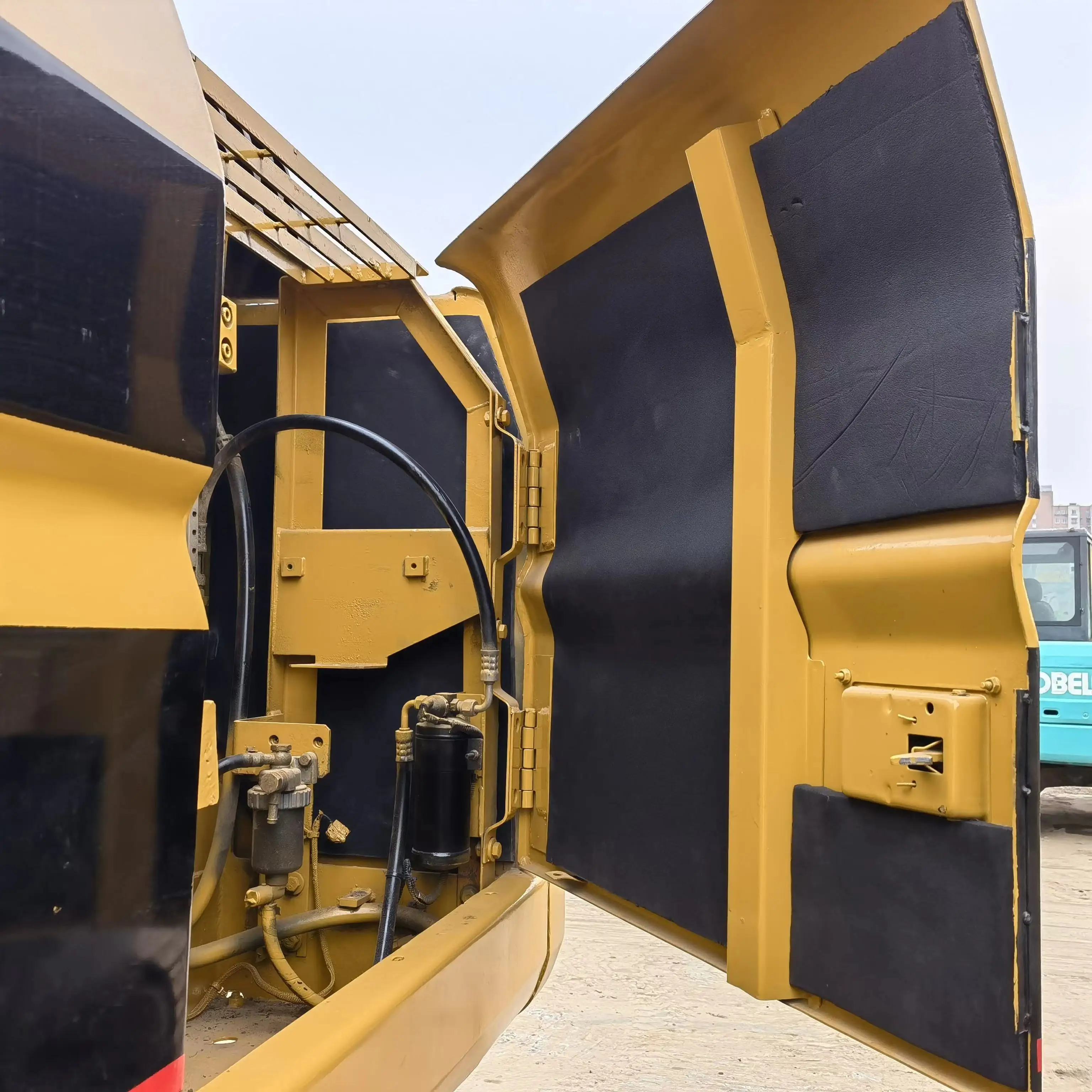 Second hand Digger original cat 320B usd 20t track Excavator on Sale hydraulic crawler excavator Automatic machinery