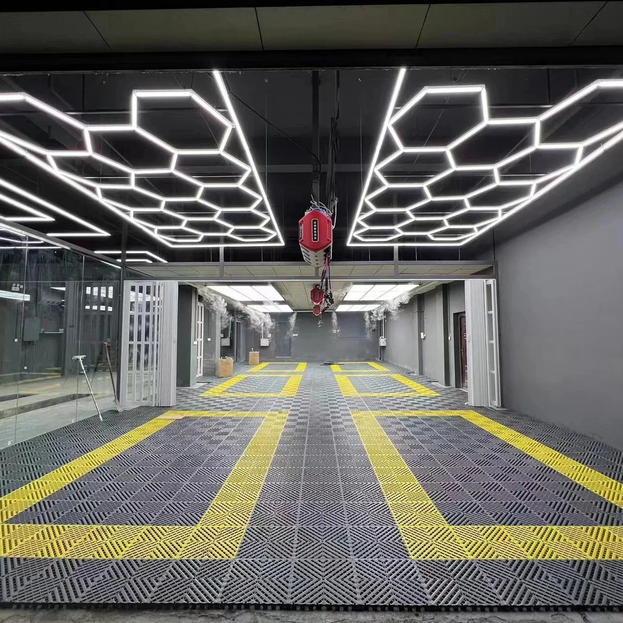 China  Interlocking Garage Floor Tiles Anti Slip Car Wash Drainage Plastic Pp For Car Detailing 4s Car Wash Shop