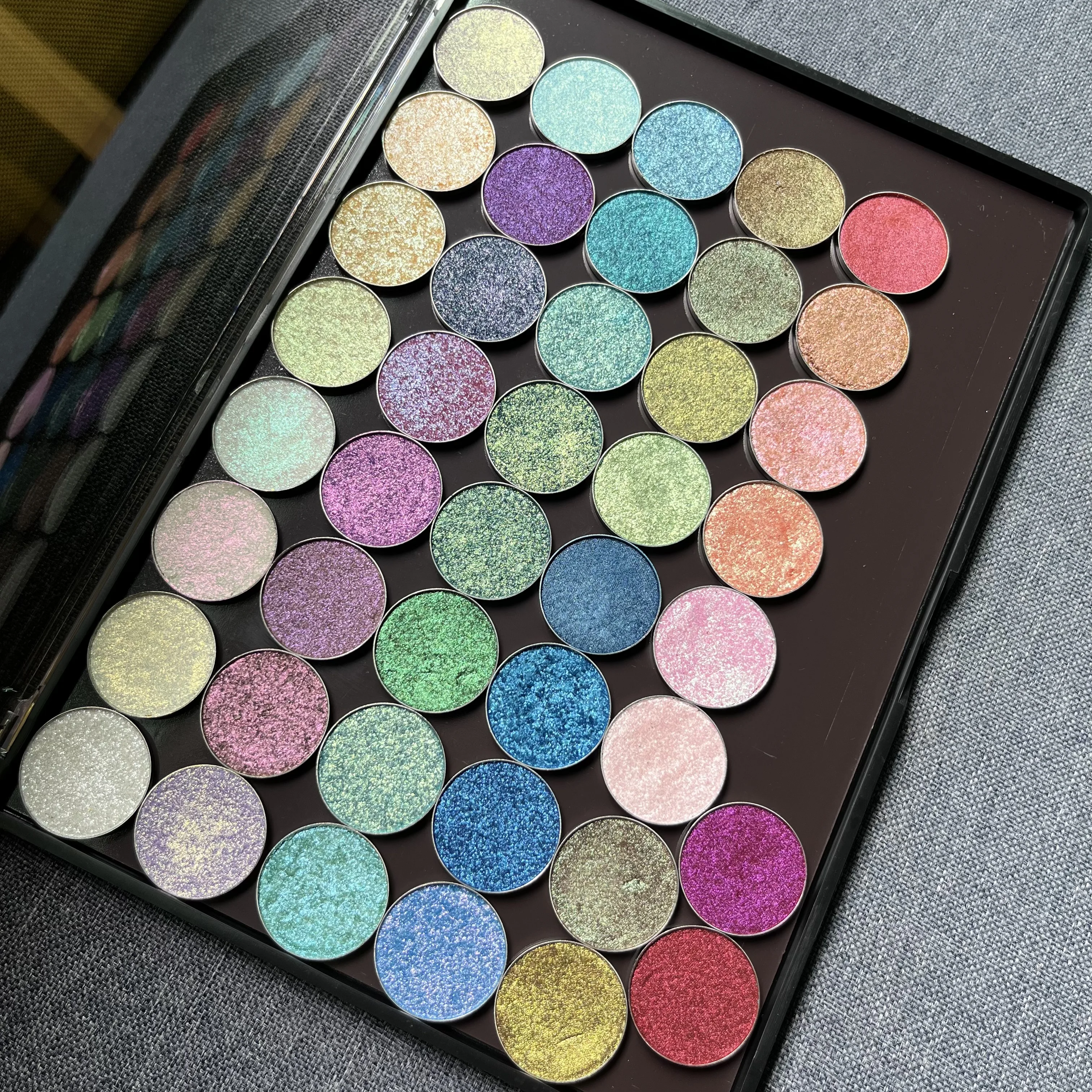 DIY  High Pigment Shiny pressed  Eye Shadow Waterproof Long Lasting Pearlescent Chameleon Glitter Eyeshadow