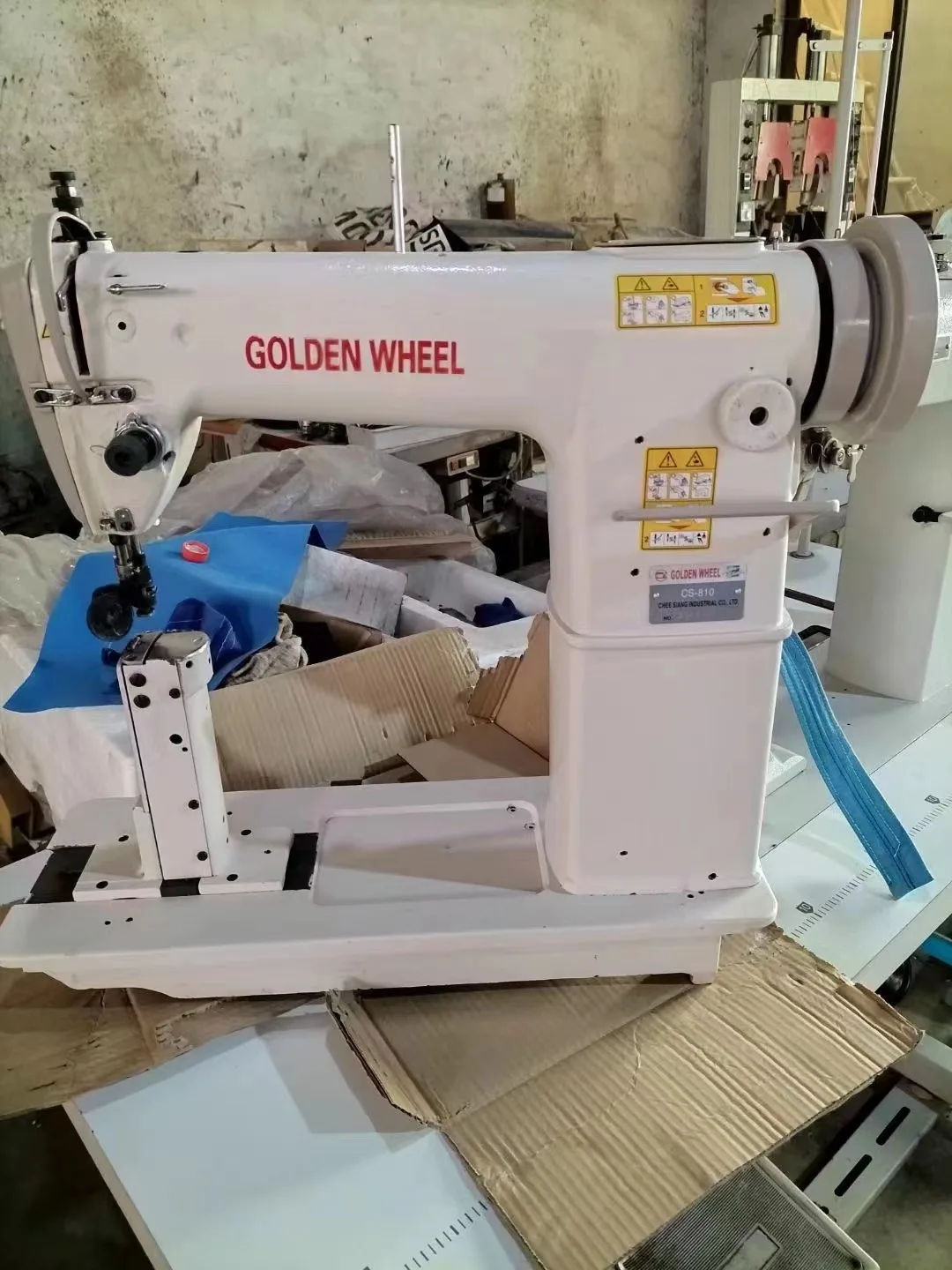 Second Hand Original Golden Wheel CS 810 Wig Sewing Machine Industrial Sewing Machine High Column Car