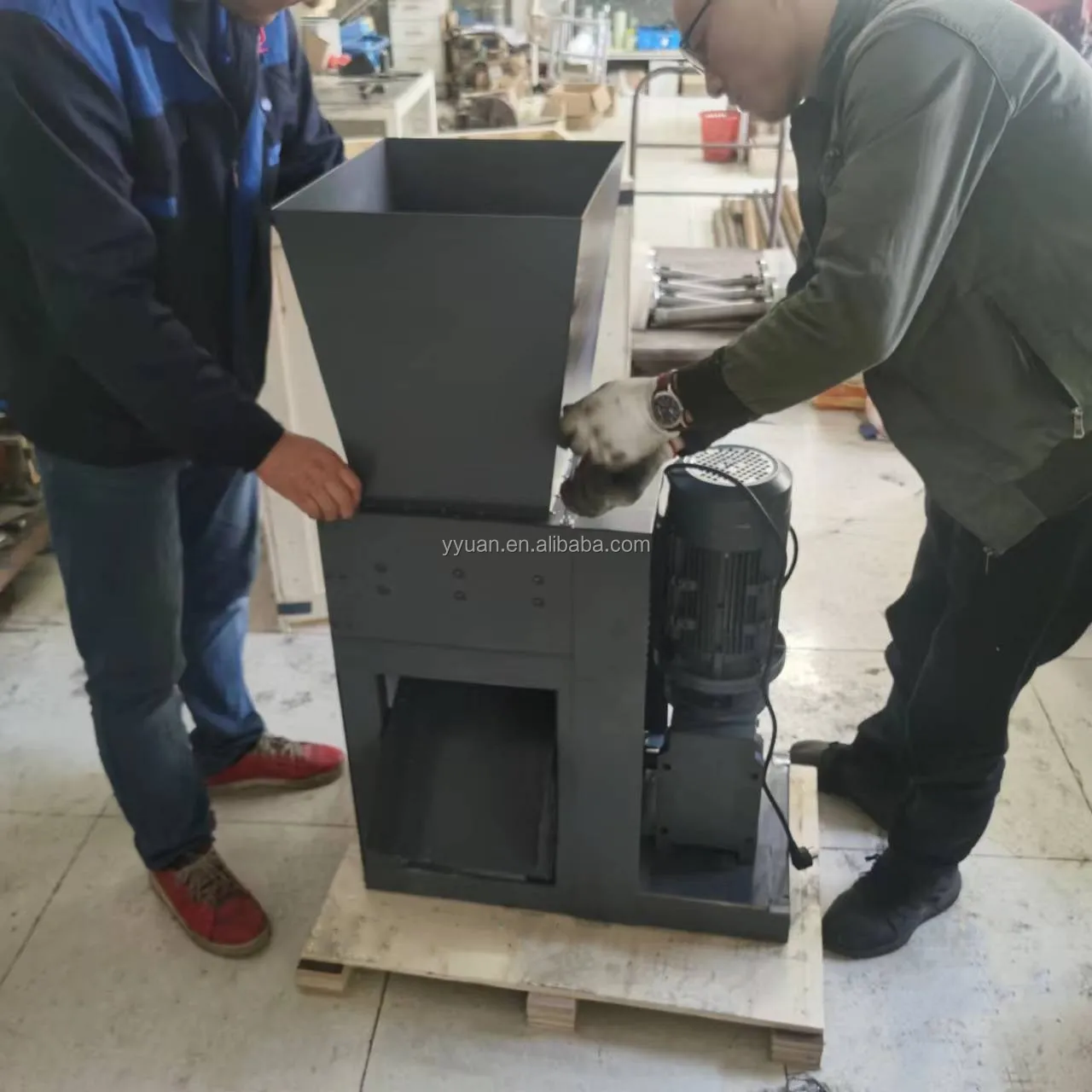 desktop  mini small shredder machine waste plastic rubber metal recycling waste crushing shredding machine box