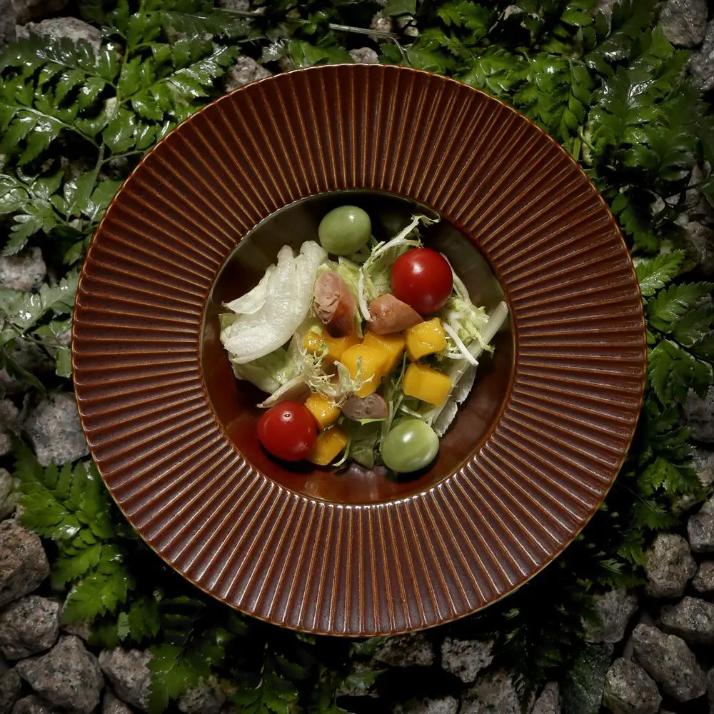 Factory Wholesale Nordic Red Charger Porcelain Round Soup Plates Deep Ceramic Pasta Serving Dinner Plate For Restaurant Catering